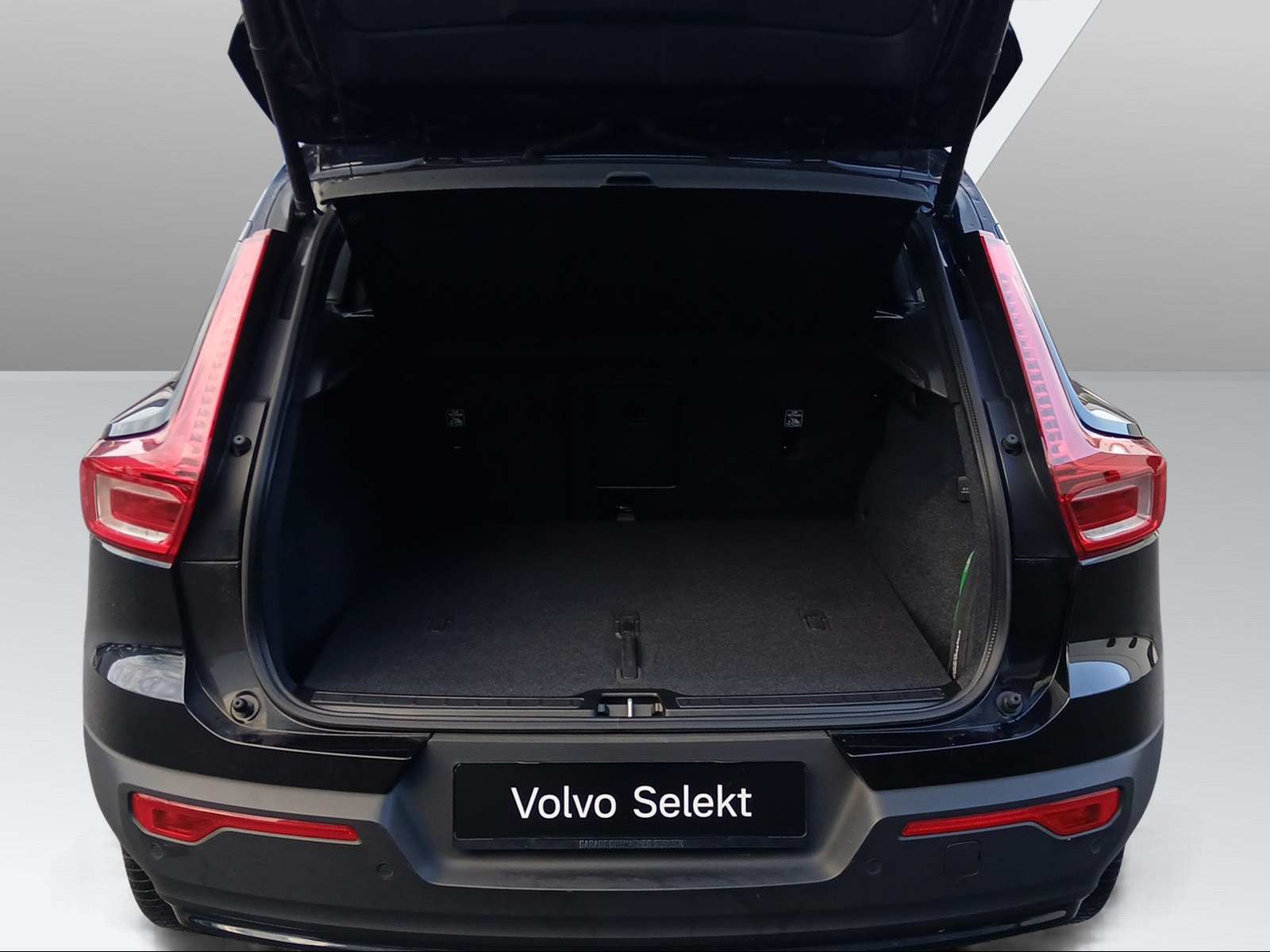 VOLVO XC40 2.0 B4 MH Plus Dark AWD-image-9