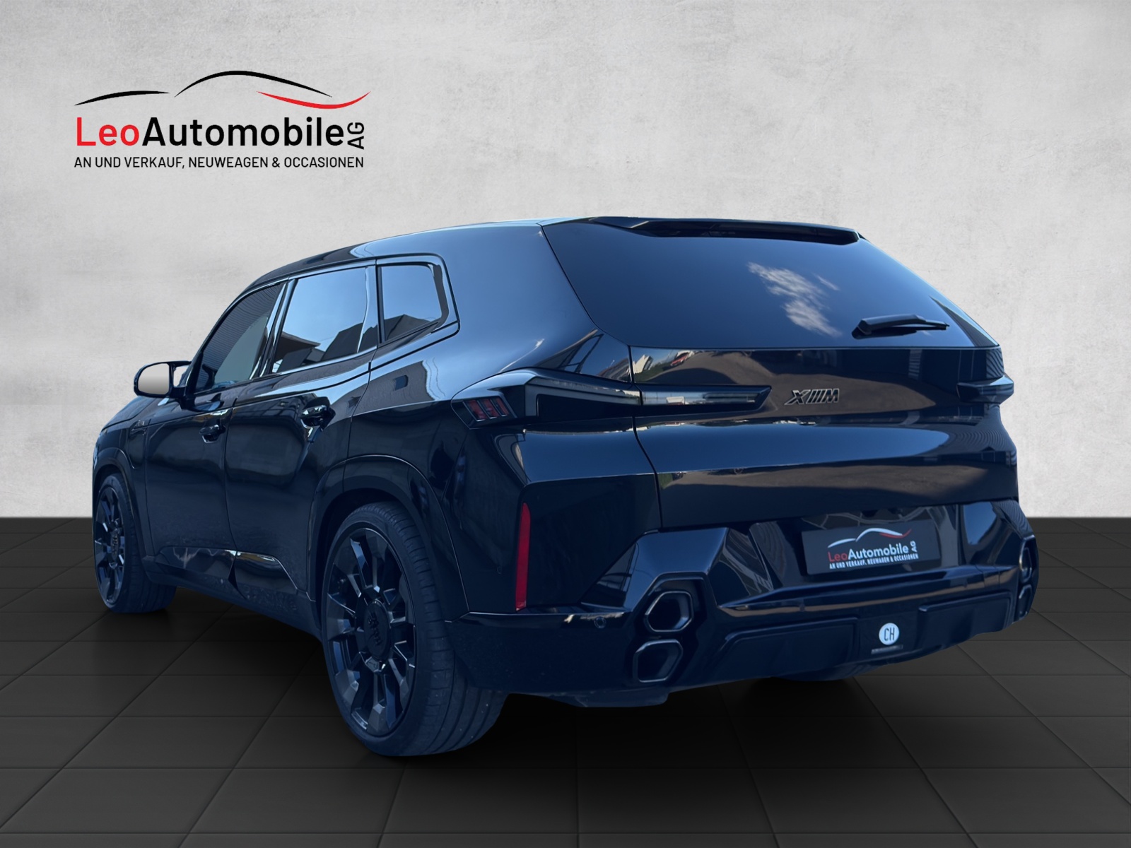 BMW XM xDrive PHEV Steptronic-showroom-element-3