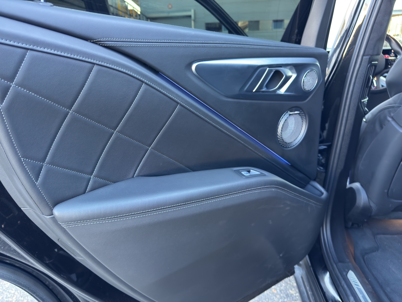 BMW XM xDrive PHEV Steptronic-image-24