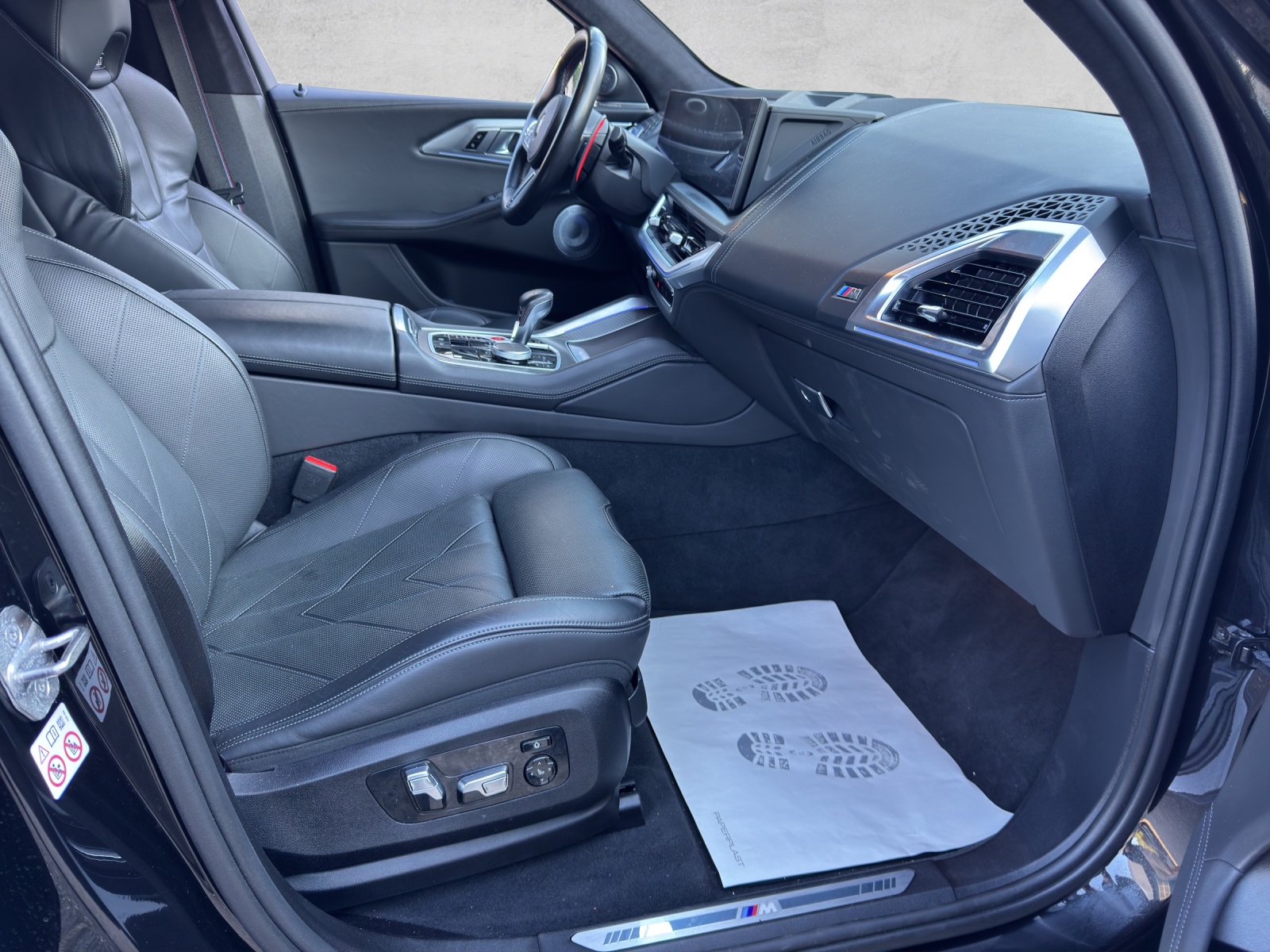 BMW XM xDrive PHEV Steptronic-image-15
