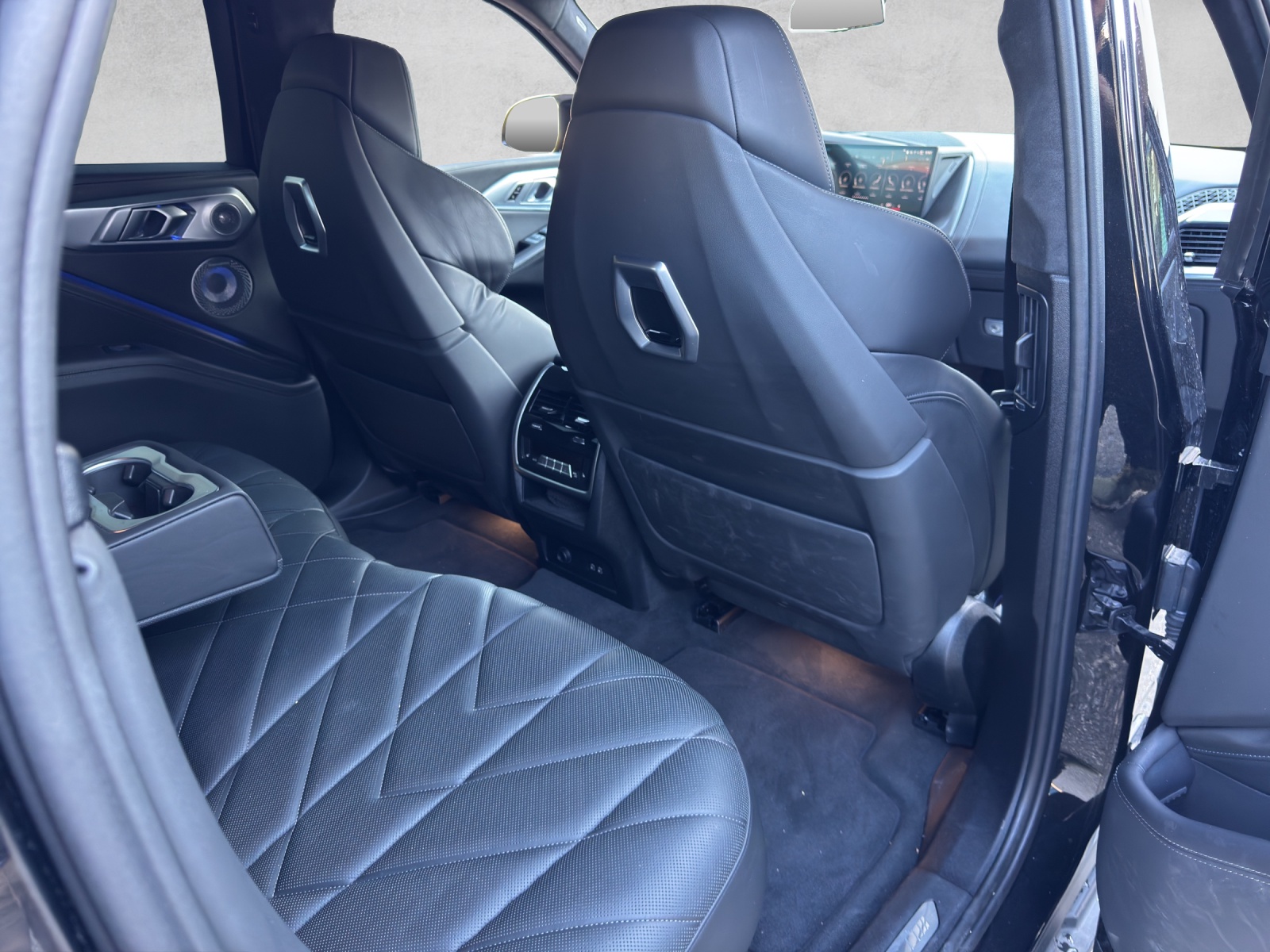 BMW XM xDrive PHEV Steptronic-image-16