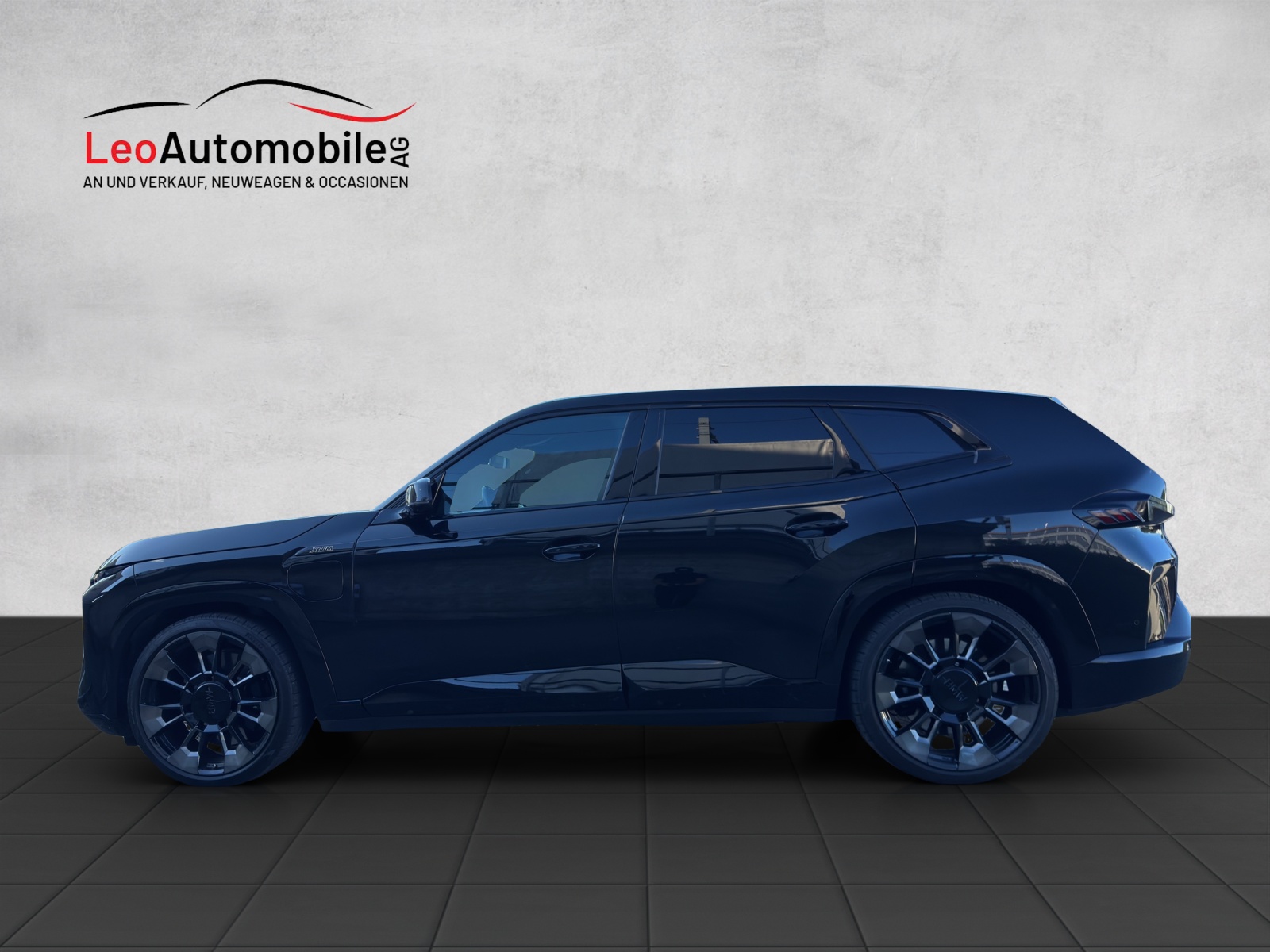 BMW XM xDrive PHEV Steptronic-showroom-element-1