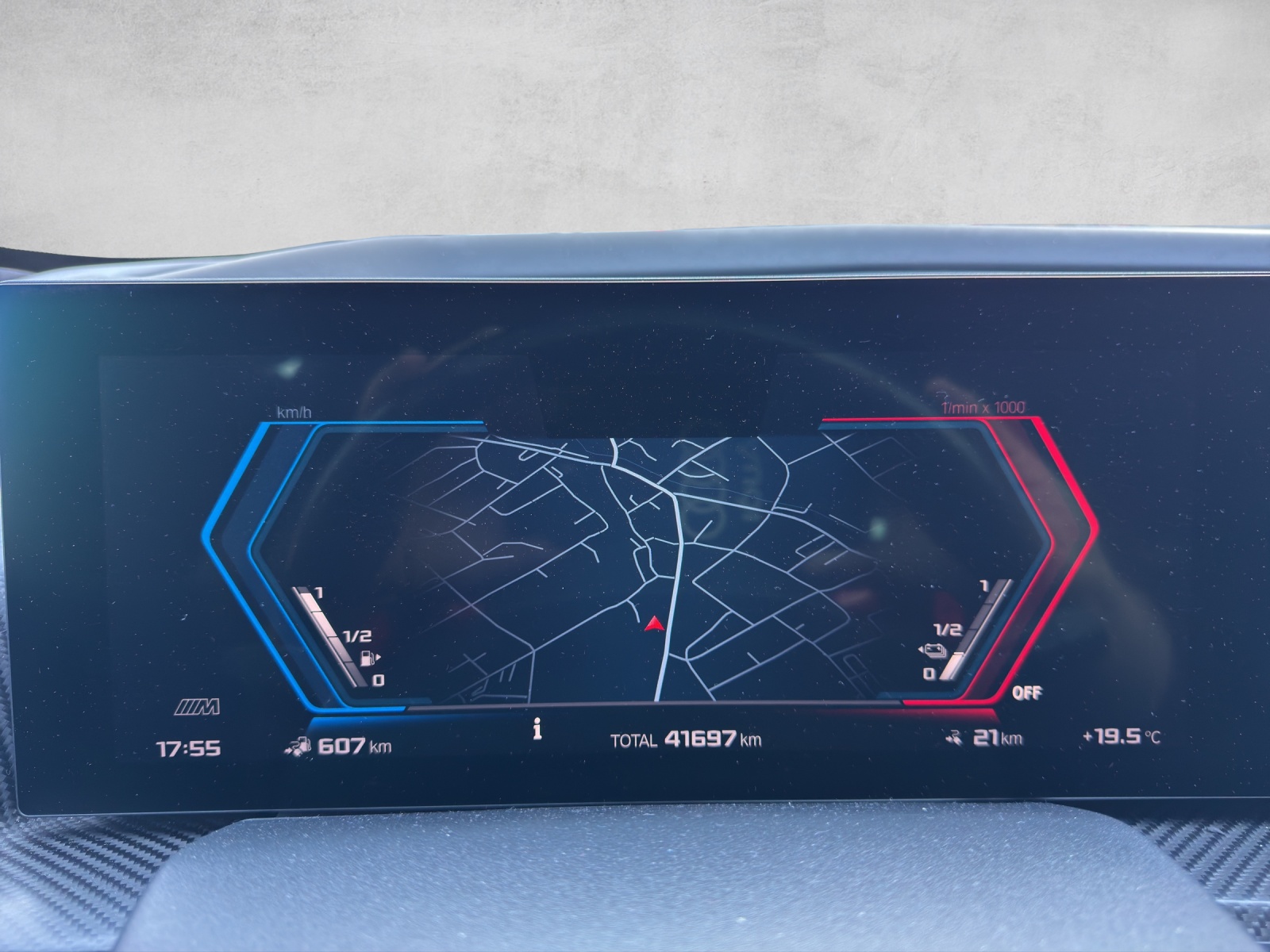 BMW XM xDrive PHEV Steptronic-image-10