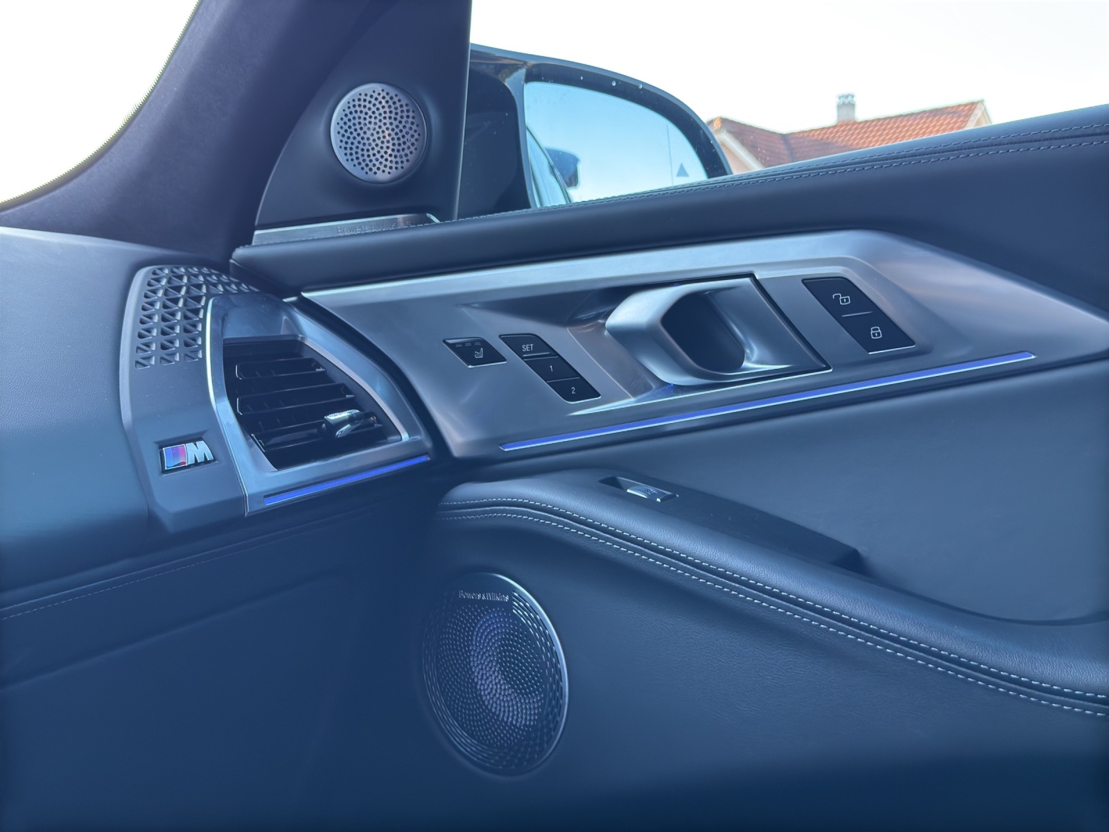 BMW XM xDrive PHEV Steptronic-image-25