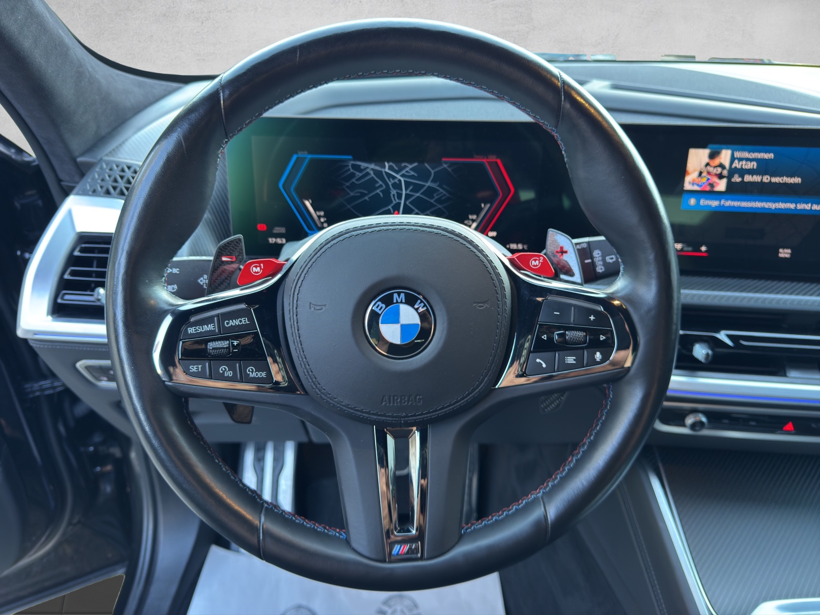 BMW XM xDrive PHEV Steptronic-image-9