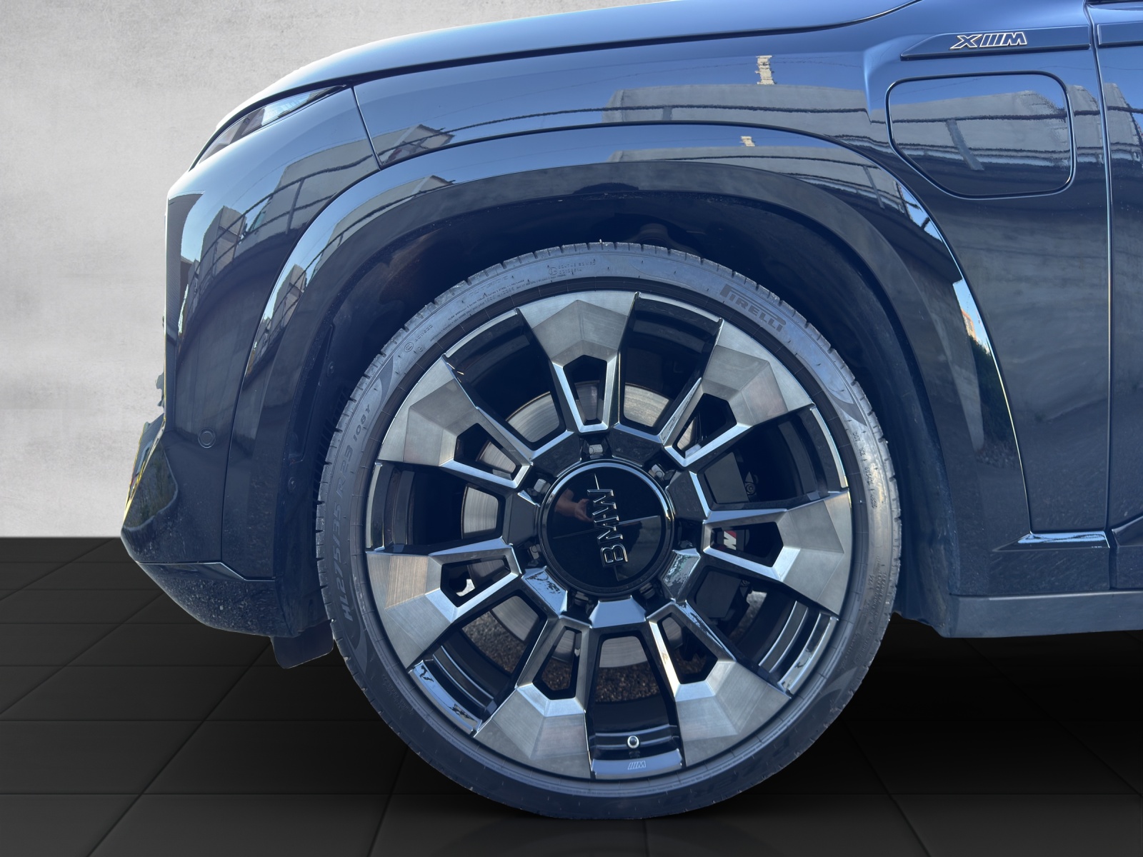 BMW XM xDrive PHEV Steptronic-image-18