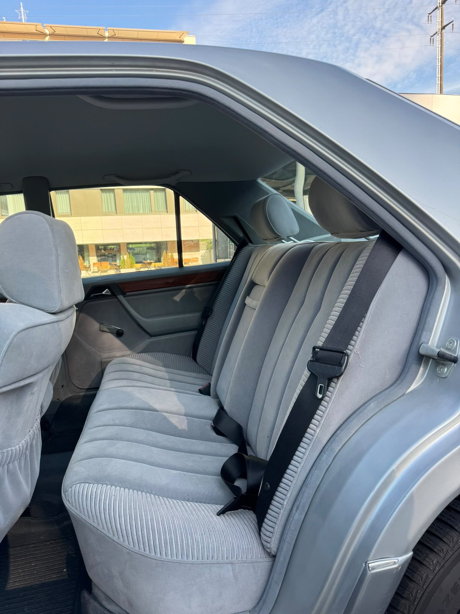 MERCEDES-BENZ 300 E 4-Matic Automatic-image-12