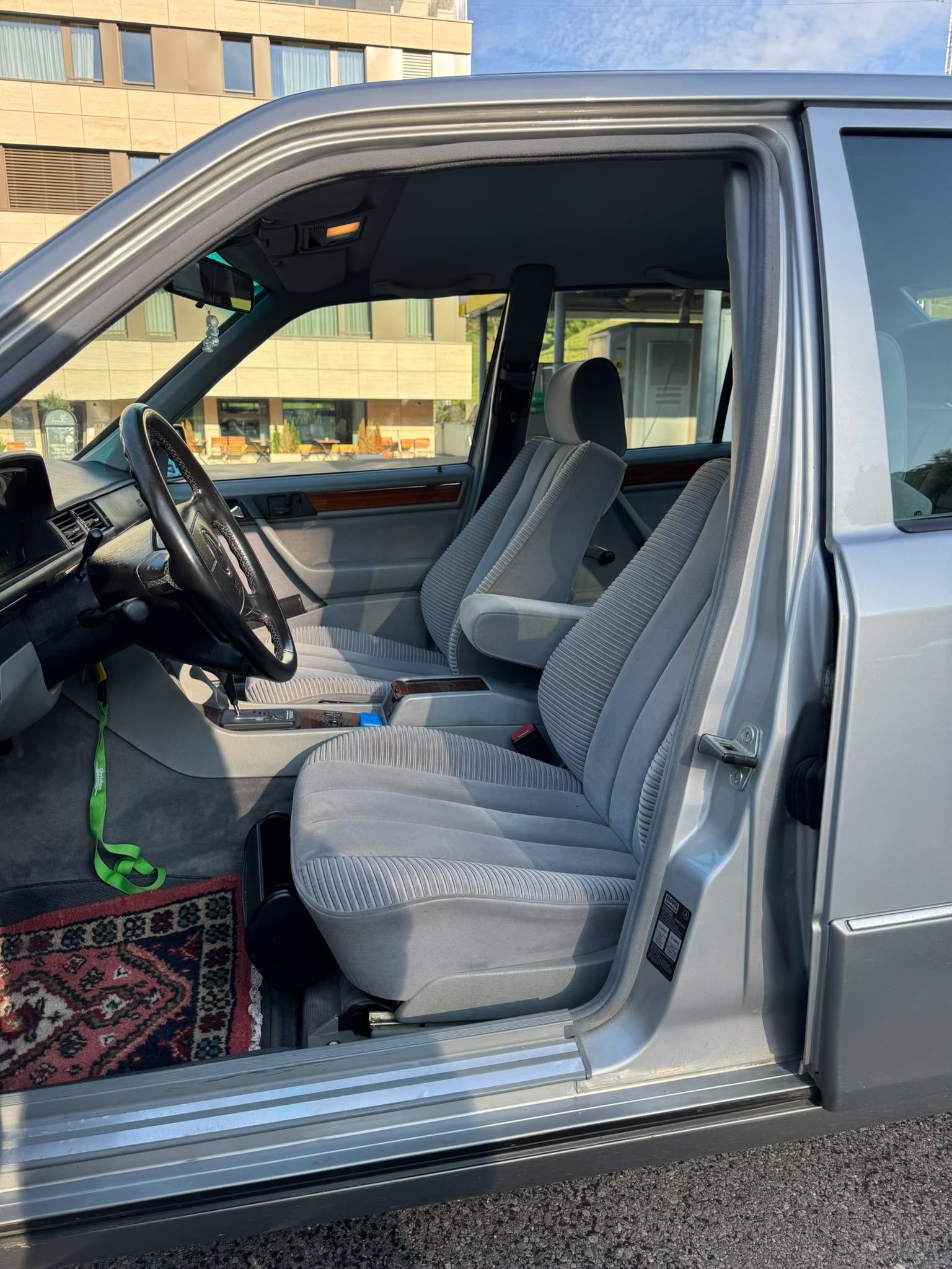 MERCEDES-BENZ 300 E 4-Matic Automatic-image-9