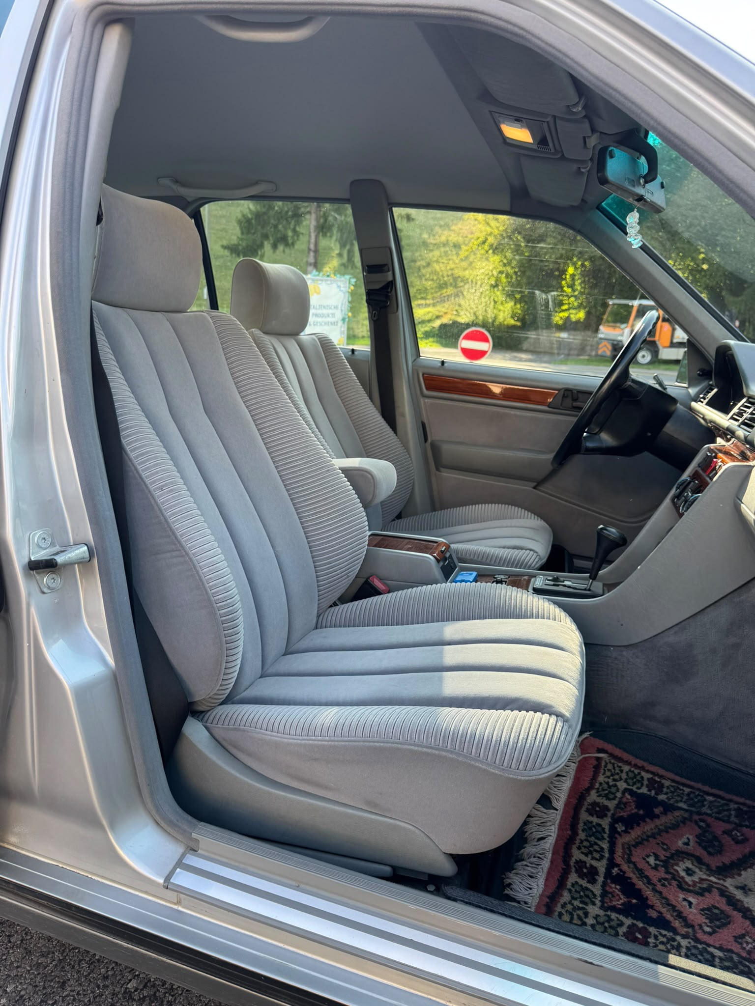 MERCEDES-BENZ 300 E 4-Matic Automatic-image-10