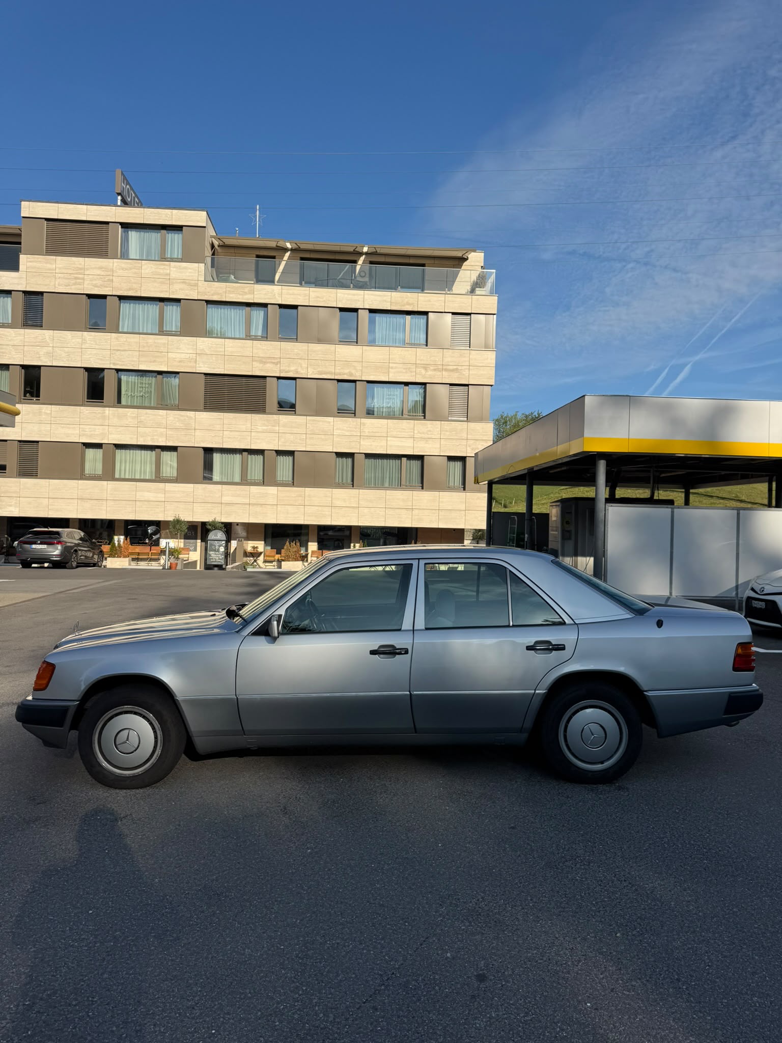 MERCEDES-BENZ 300 E 4-Matic Automatic-showroom-element-3
