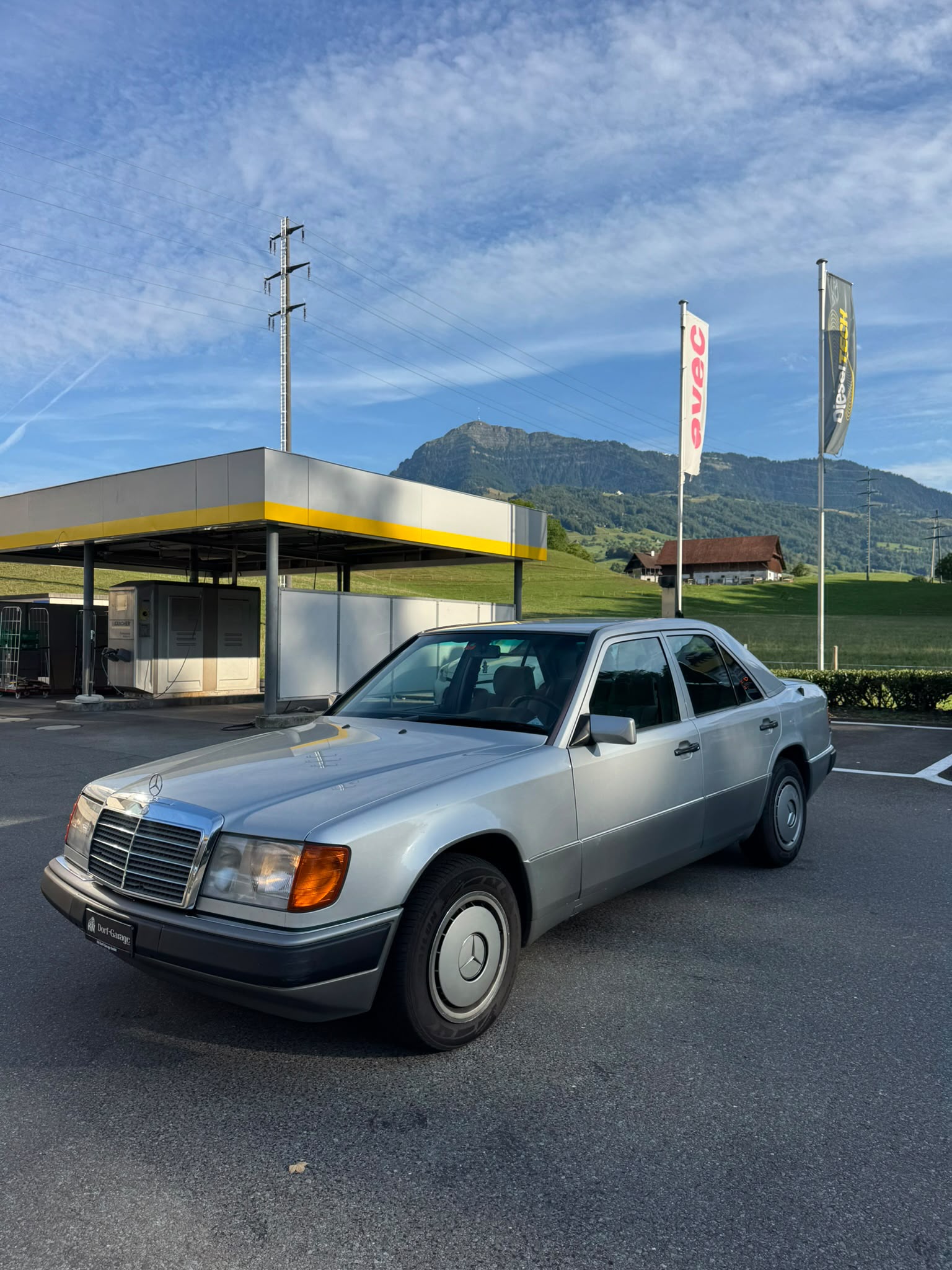 MERCEDES-BENZ 300 E 4-Matic Automatic-showroom-element-2