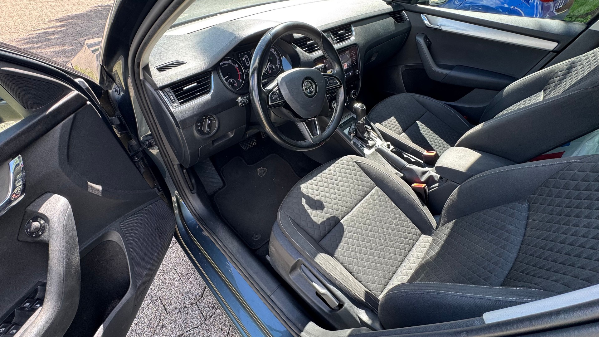 SKODA Octavia Combi 1.4 TSI Style DSG-image-5