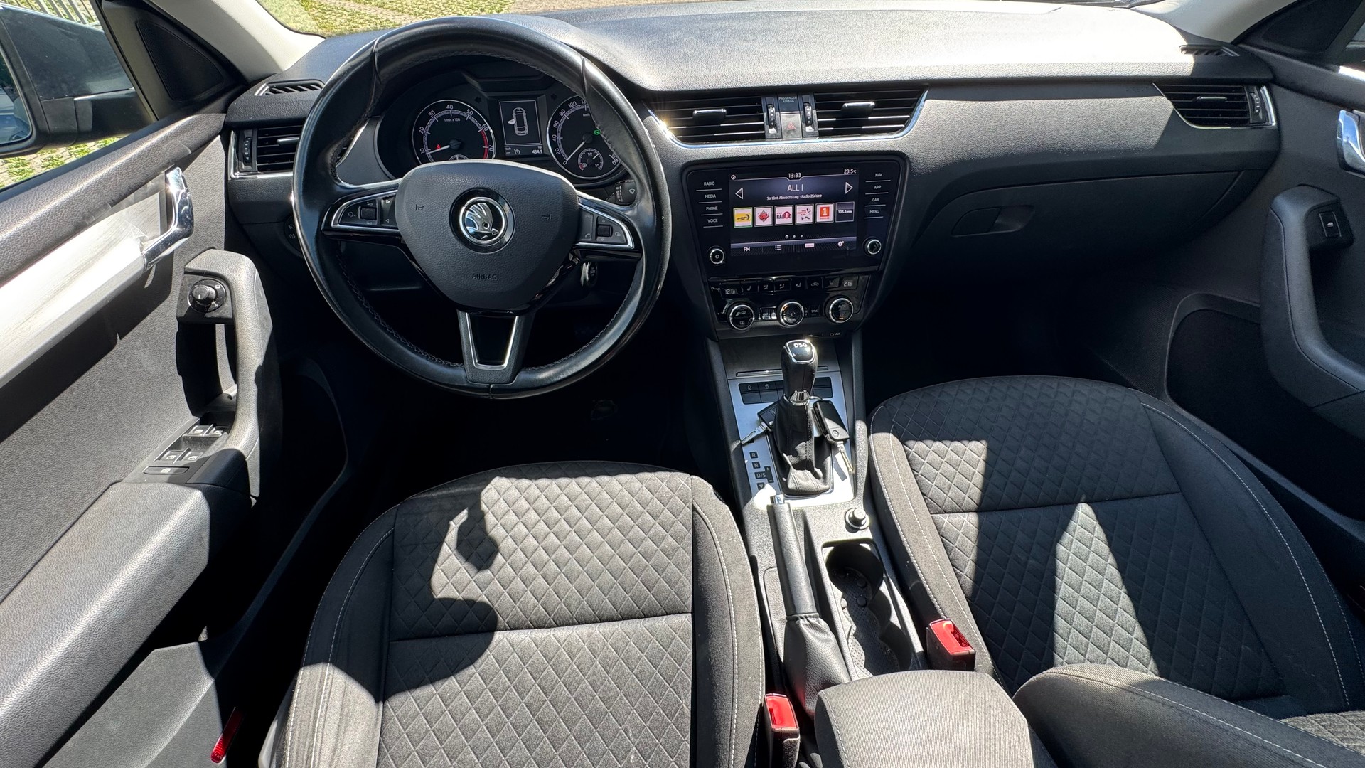 SKODA Octavia Combi 1.4 TSI Style DSG-image-6