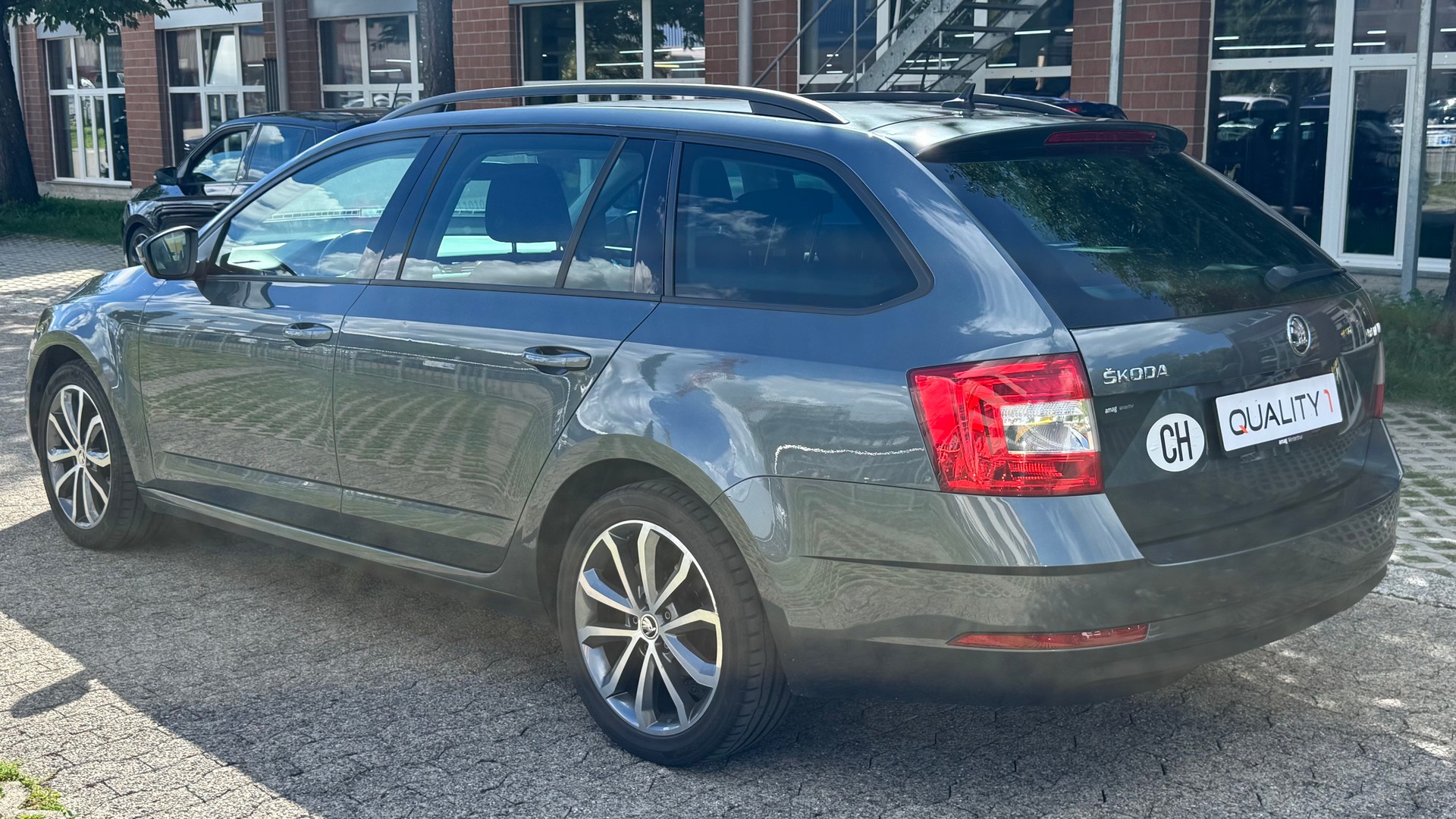 SKODA Octavia Combi 1.4 TSI Style DSG-image-4