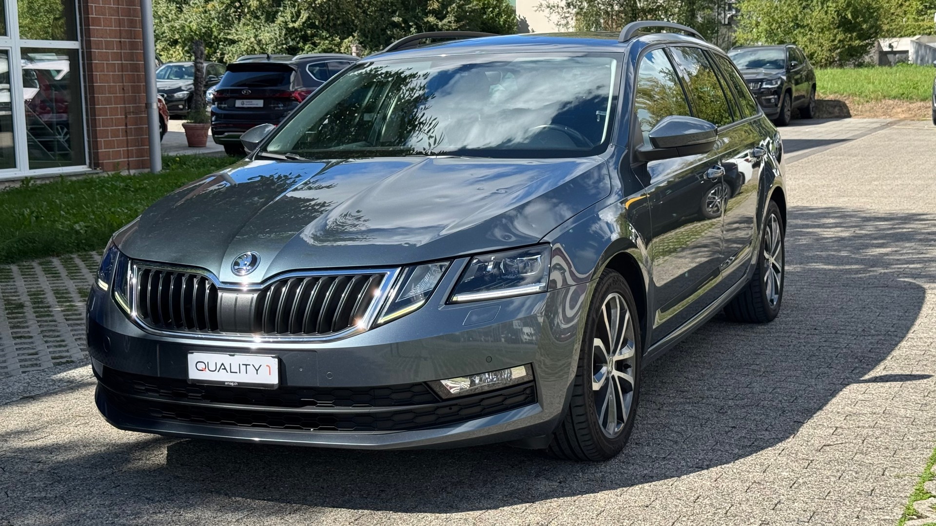 SKODA Octavia Combi 1.4 TSI Style DSG-image-1