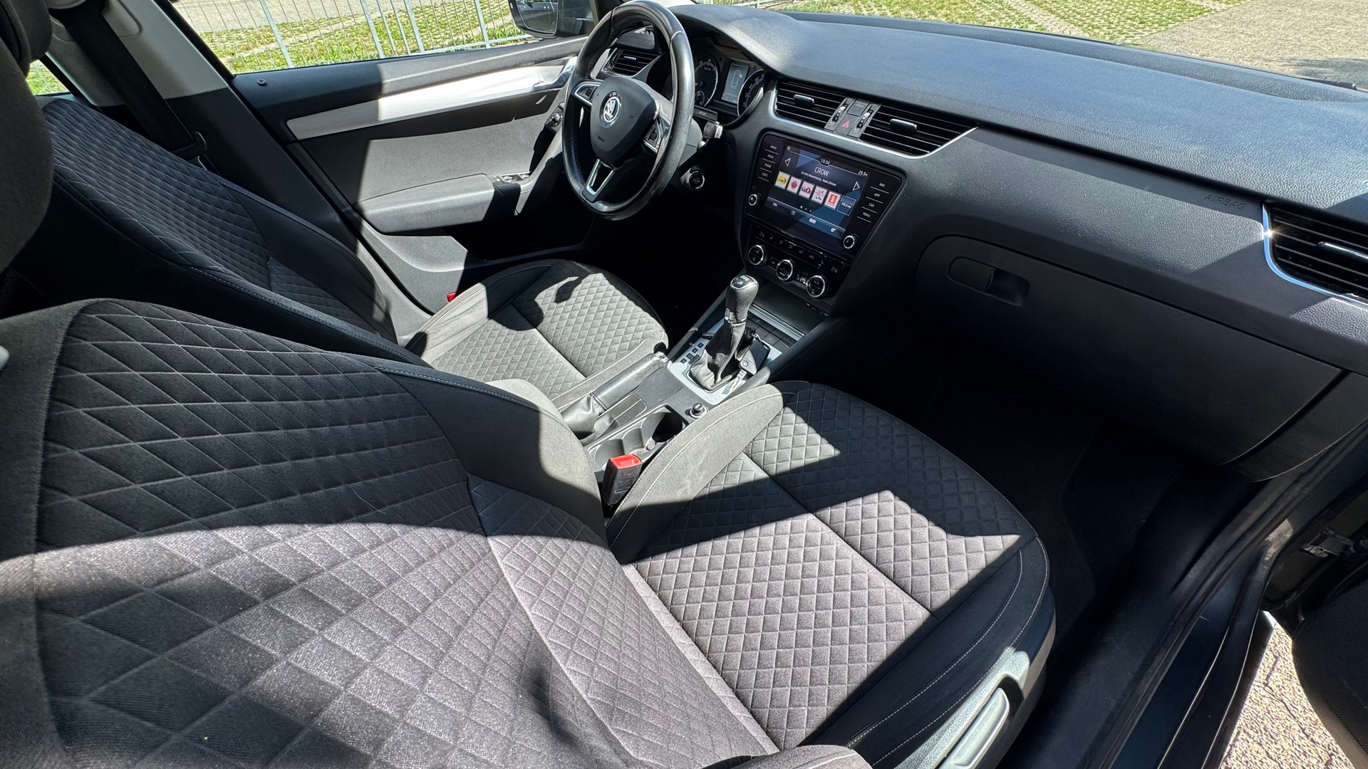 SKODA Octavia Combi 1.4 TSI Style DSG-image-7