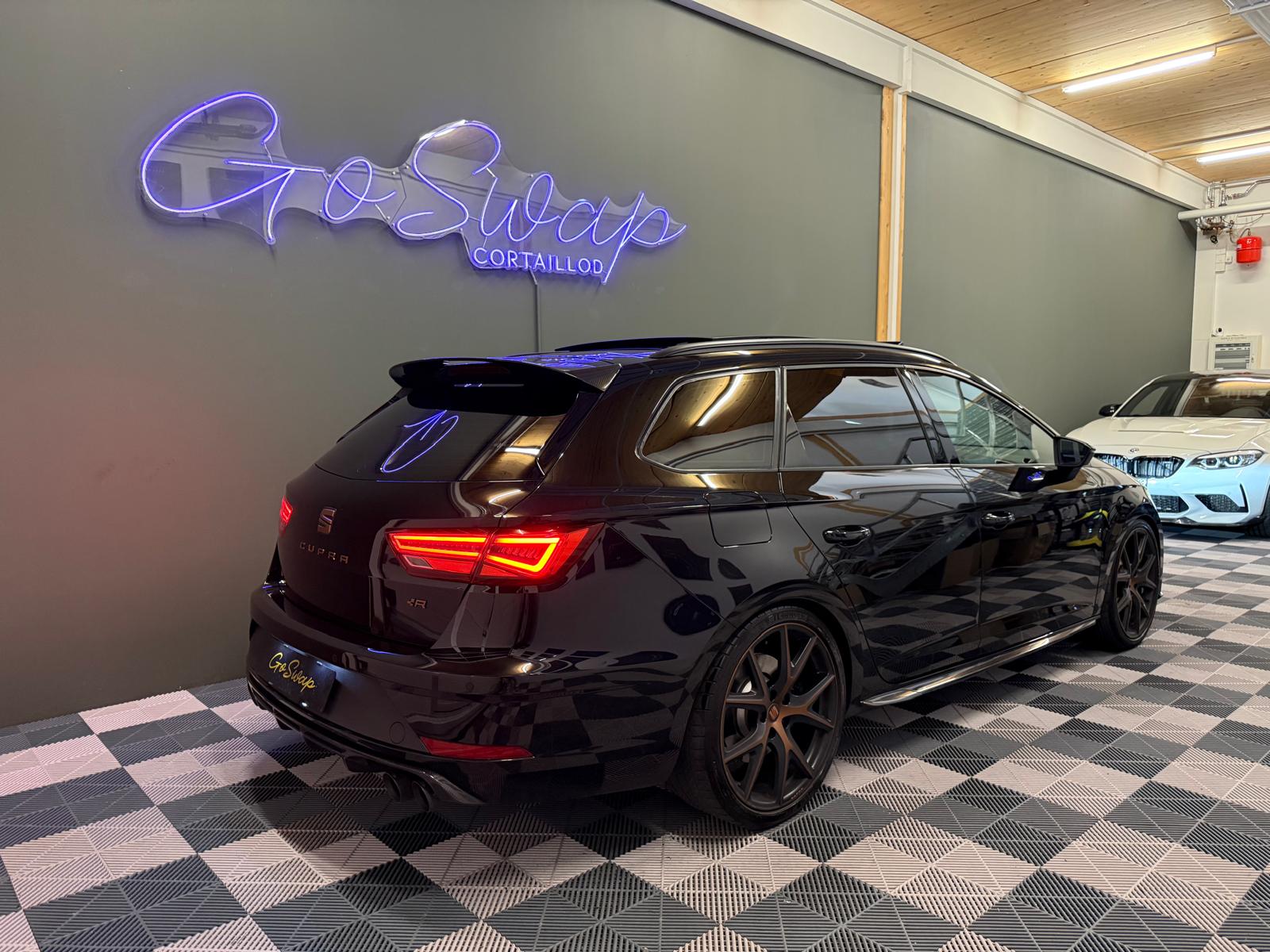 SEAT Leon ST 2.0 TSI Cupra R 300 4 Drive DSG-image-4