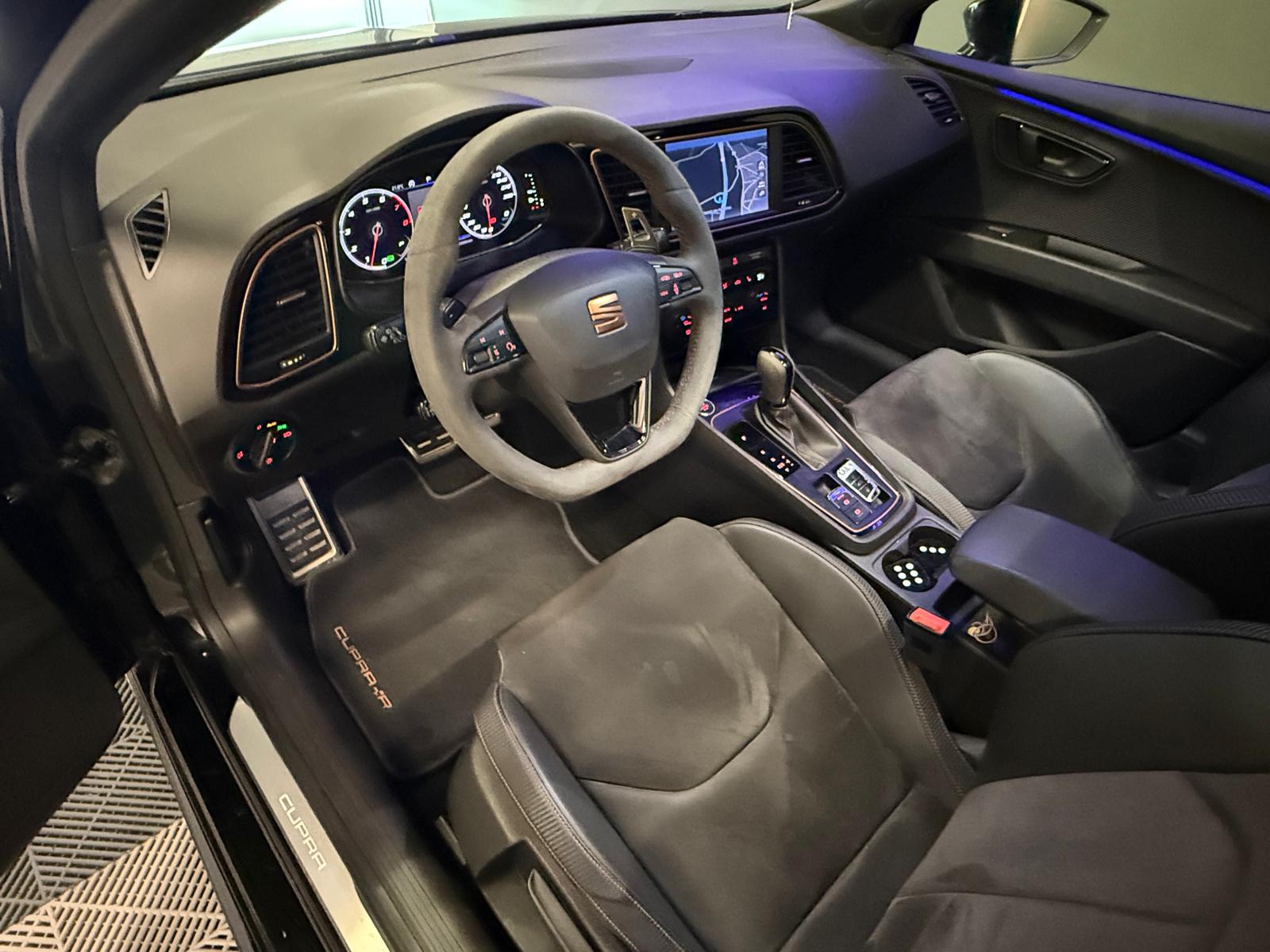 SEAT Leon ST 2.0 TSI Cupra R 300 4 Drive DSG-image-1