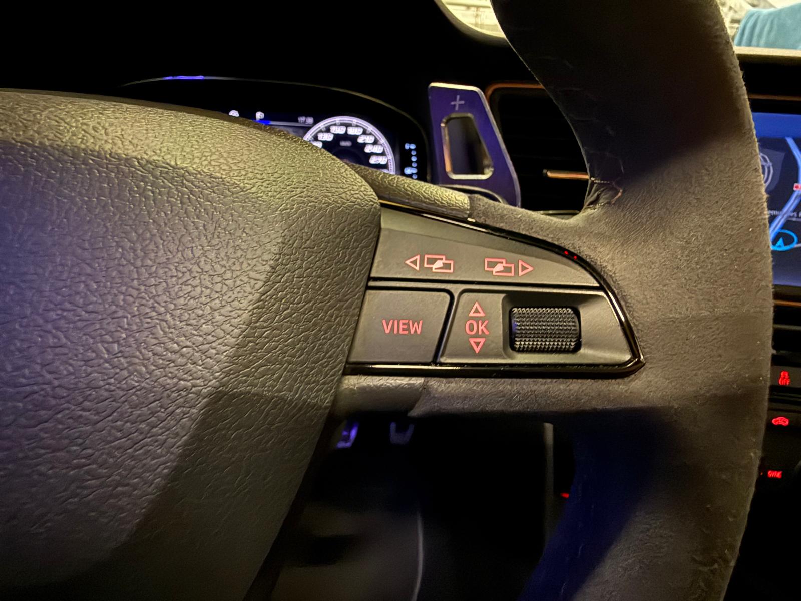 SEAT Leon ST 2.0 TSI Cupra R 300 4 Drive DSG-image-17