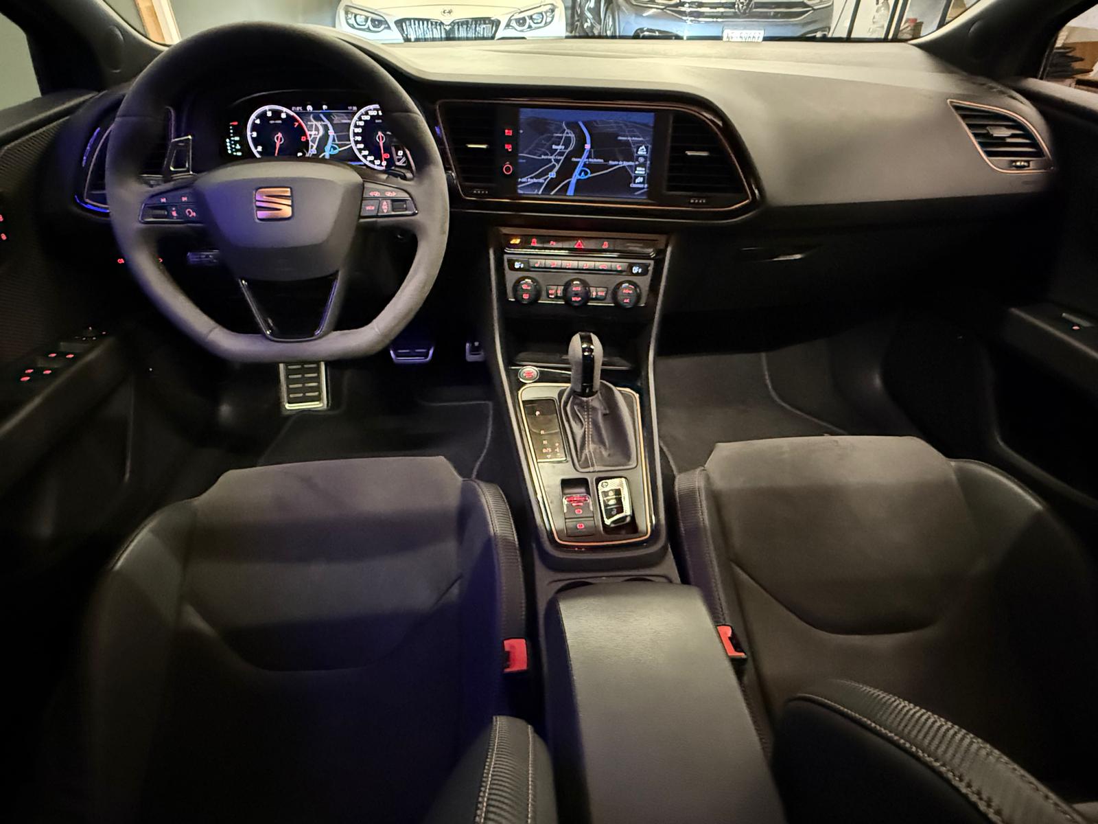 SEAT Leon ST 2.0 TSI Cupra R 300 4 Drive DSG-image-12