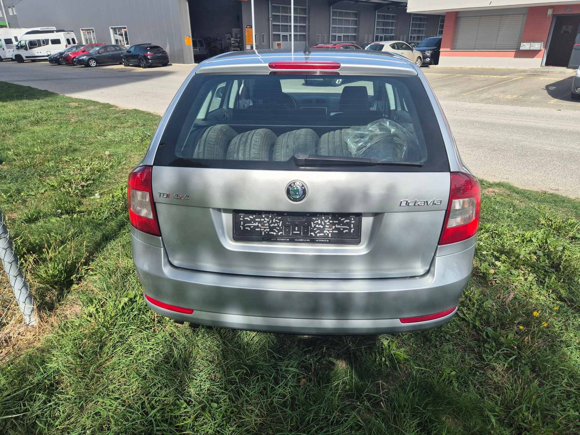 SKODA Octavia Combi 2.0 TDI Adventure 4x4-image-5