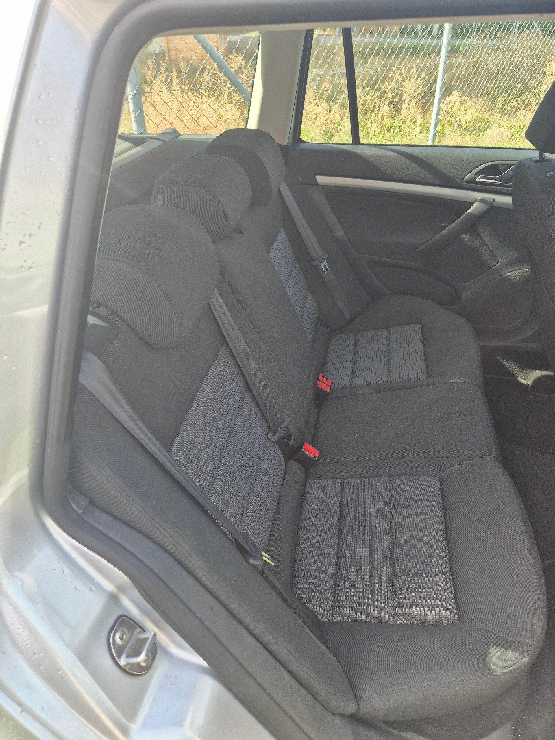 SKODA Octavia Combi 2.0 TDI Adventure 4x4-image-8
