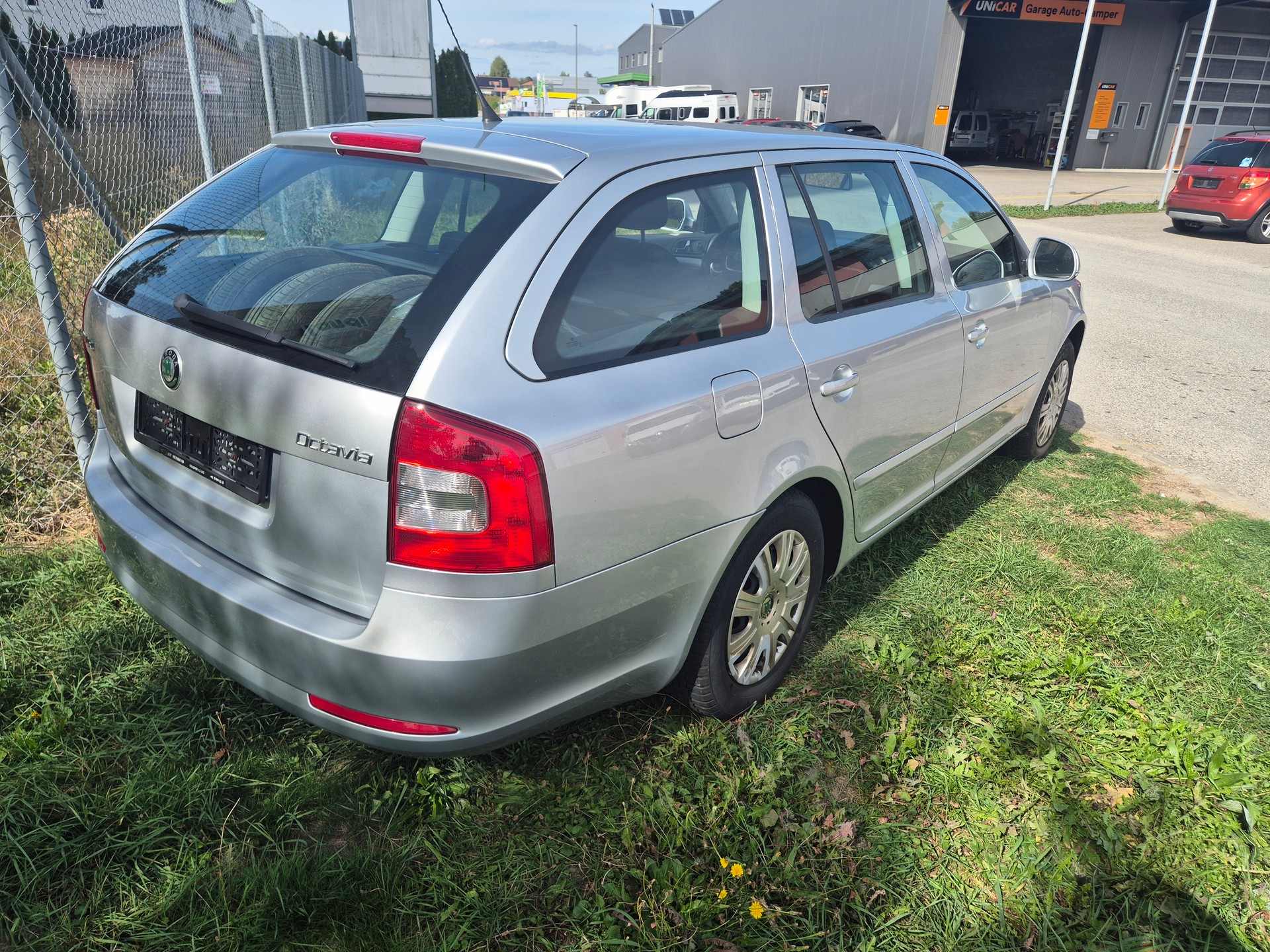 SKODA Octavia Combi 2.0 TDI Adventure 4x4-image-4