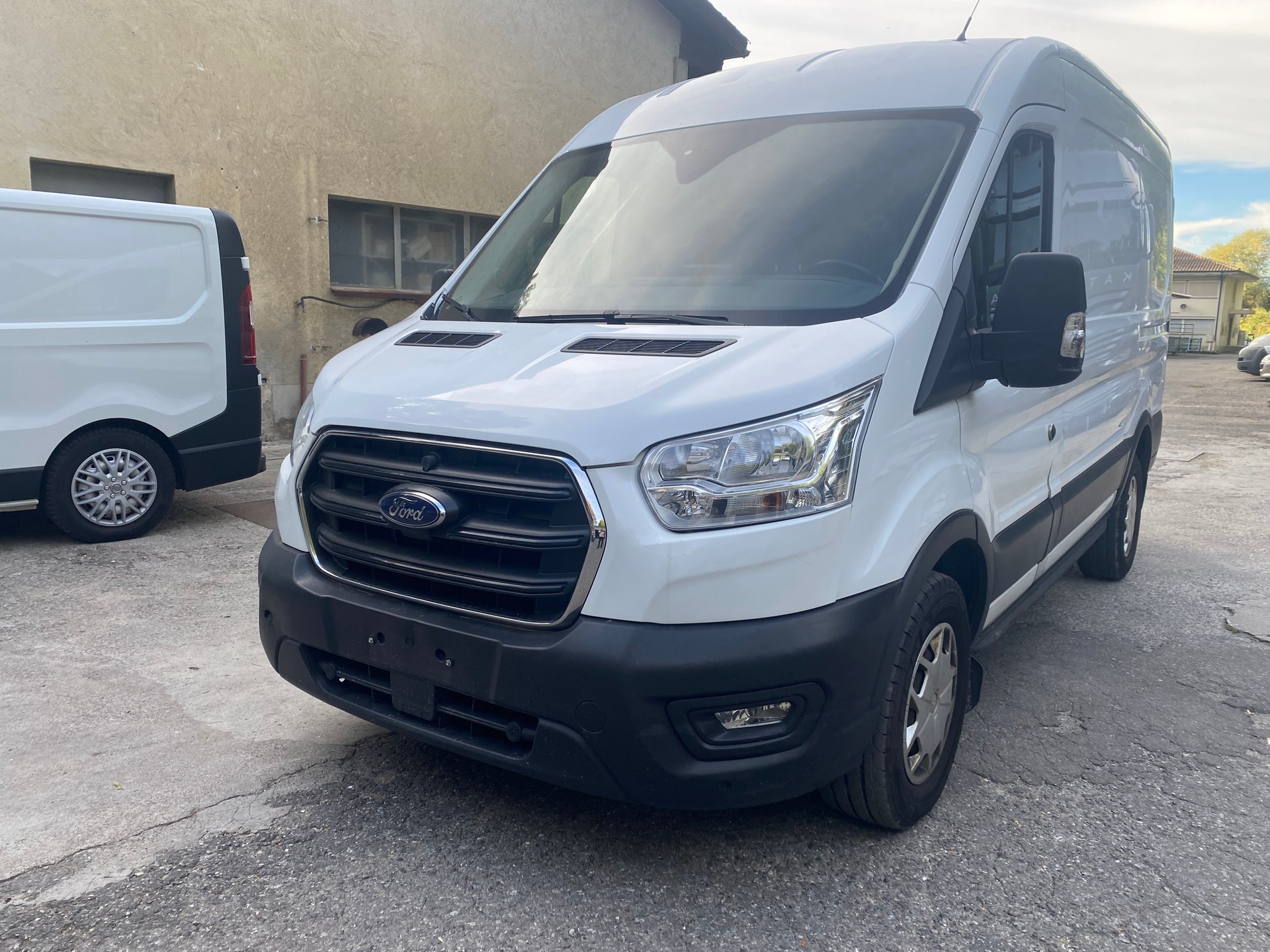 FORD Transit Van 350 L2 Ambiente 2.0 TDCi 130 FWD-image-1