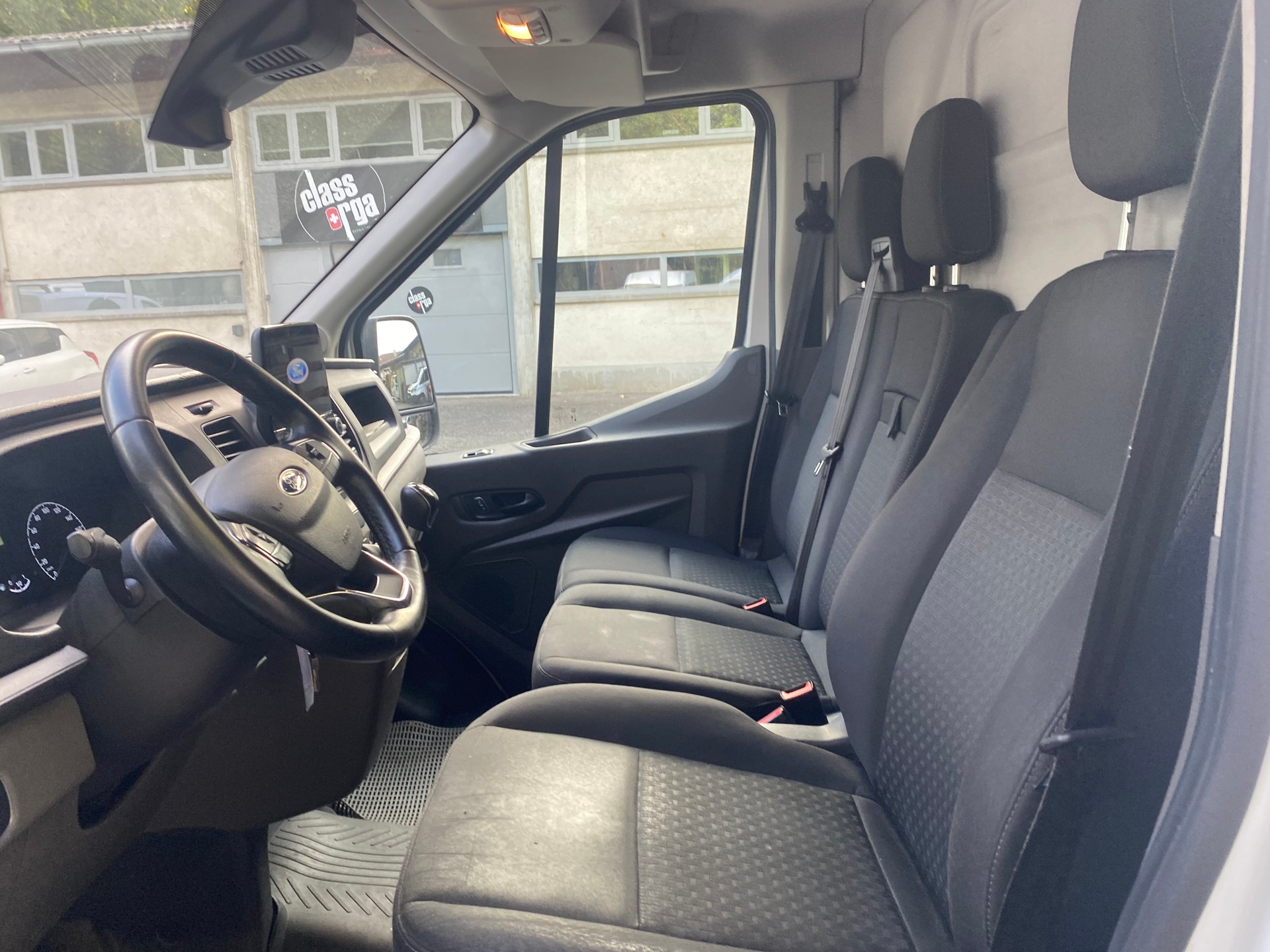 FORD Transit Van 350 L2 Ambiente 2.0 TDCi 130 FWD-image-6