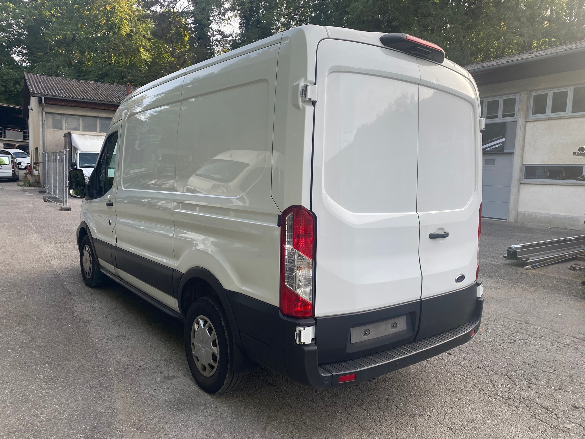 FORD Transit Van 350 L2 Ambiente 2.0 TDCi 130 FWD-image-3