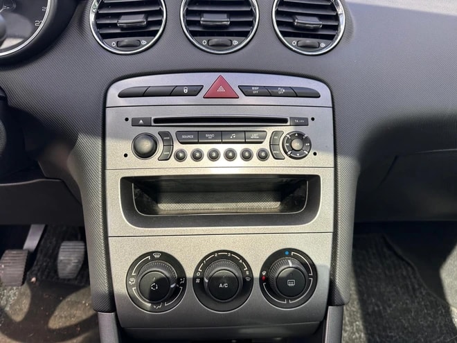 PEUGEOT 308 SW 1.6 16V VTI Sport-image-11