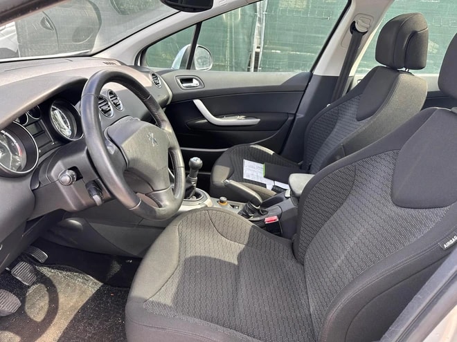 PEUGEOT 308 SW 1.6 16V VTI Sport-image-9