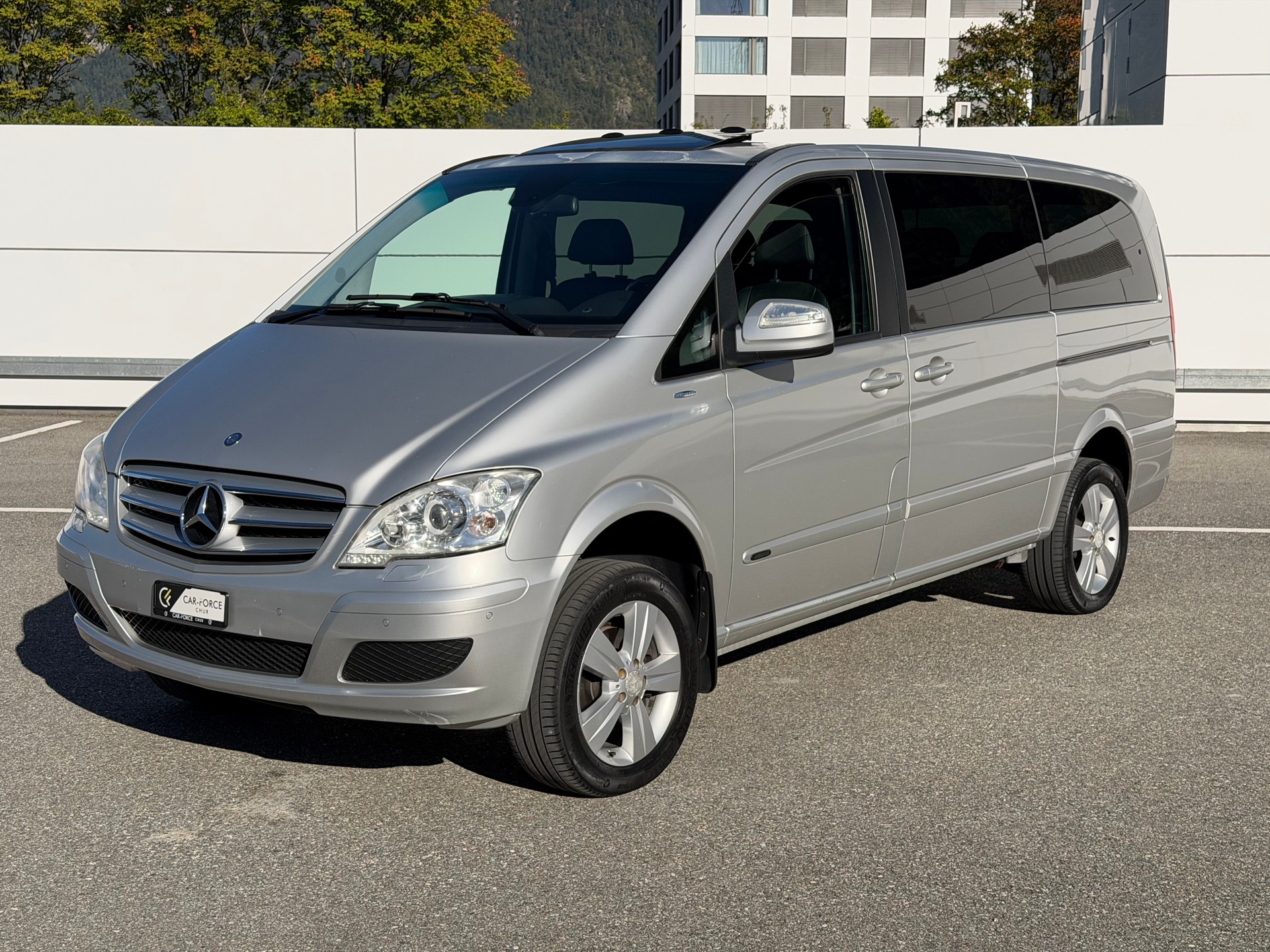 MERCEDES-BENZ Viano 2.2 CDI Blue Eff. Ambiente Ed. L 4Matic A-image-1