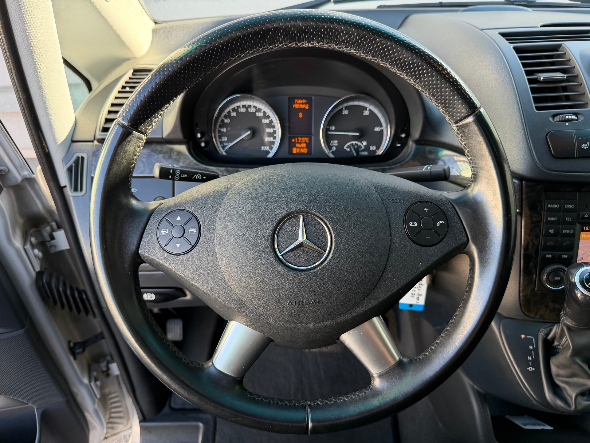 MERCEDES-BENZ Viano 2.2 CDI Blue Eff. Ambiente Ed. L 4Matic A-image-26
