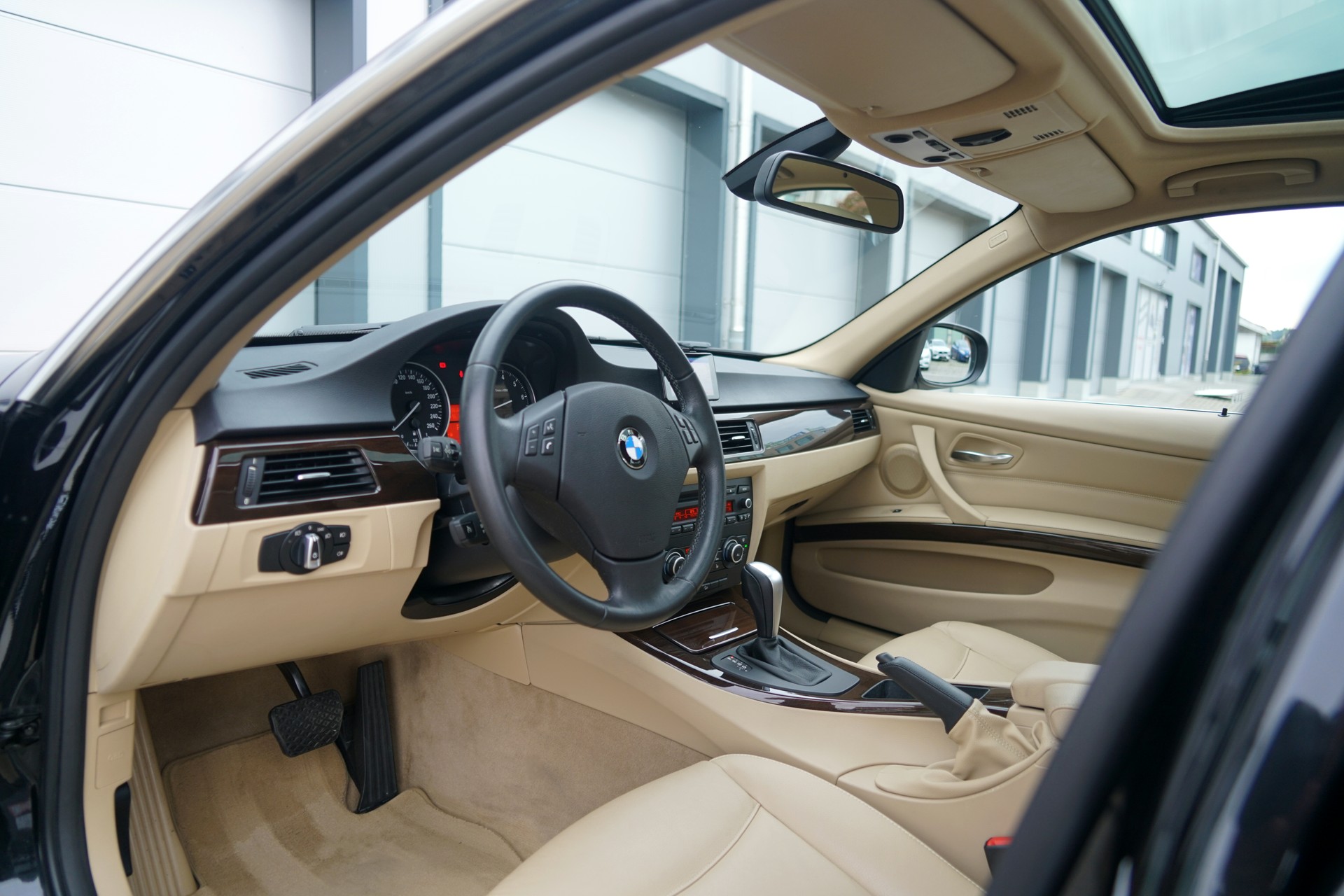BMW 325i x-Drive Steptronic-image-3