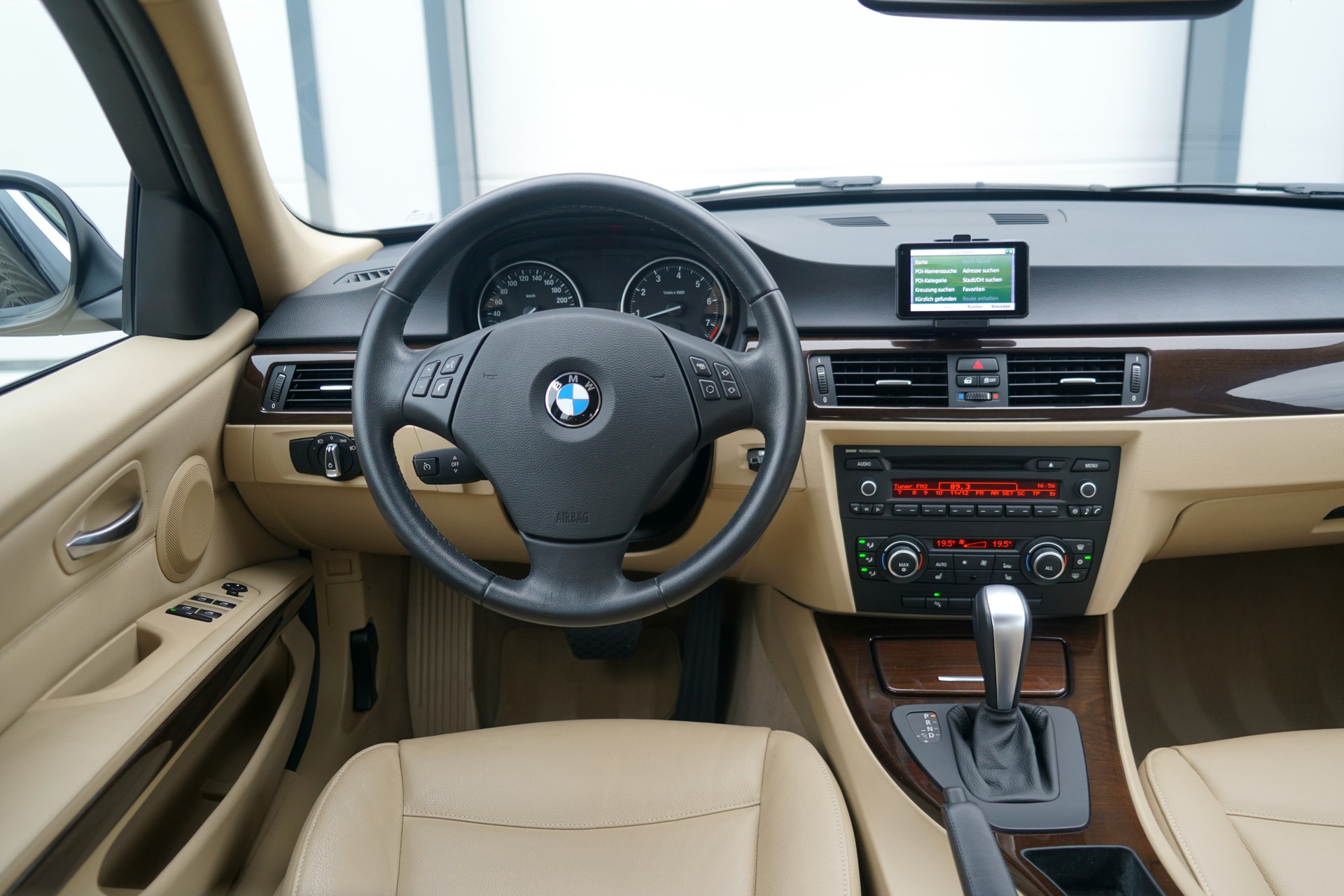 BMW 325i x-Drive Steptronic-image-7