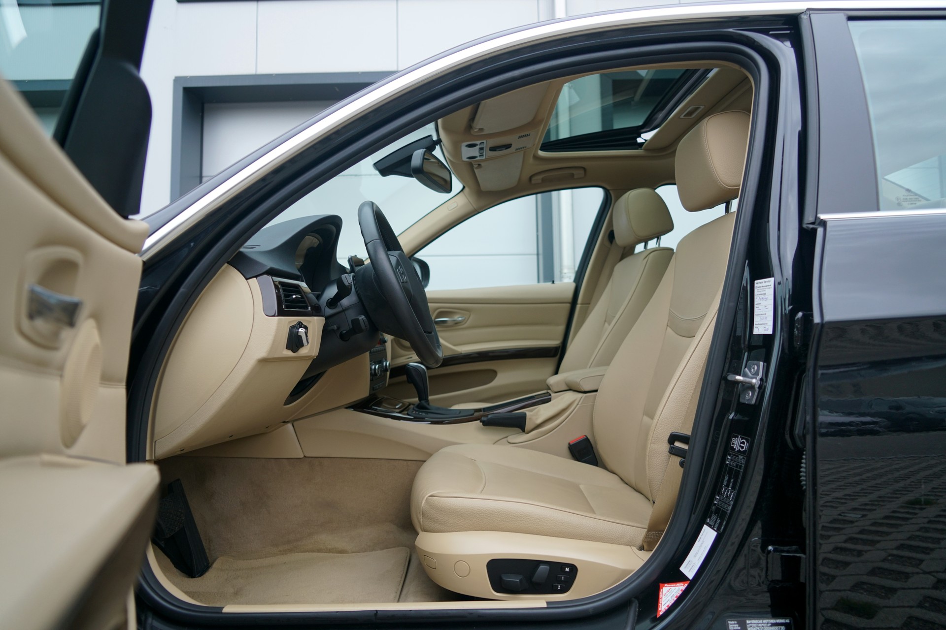 BMW 325i x-Drive Steptronic-image-5