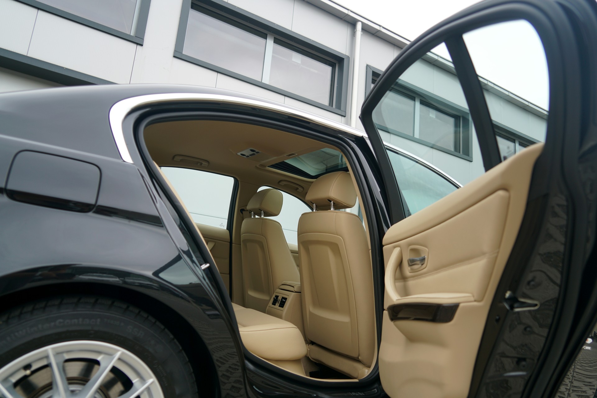 BMW 325i x-Drive Steptronic-image-10