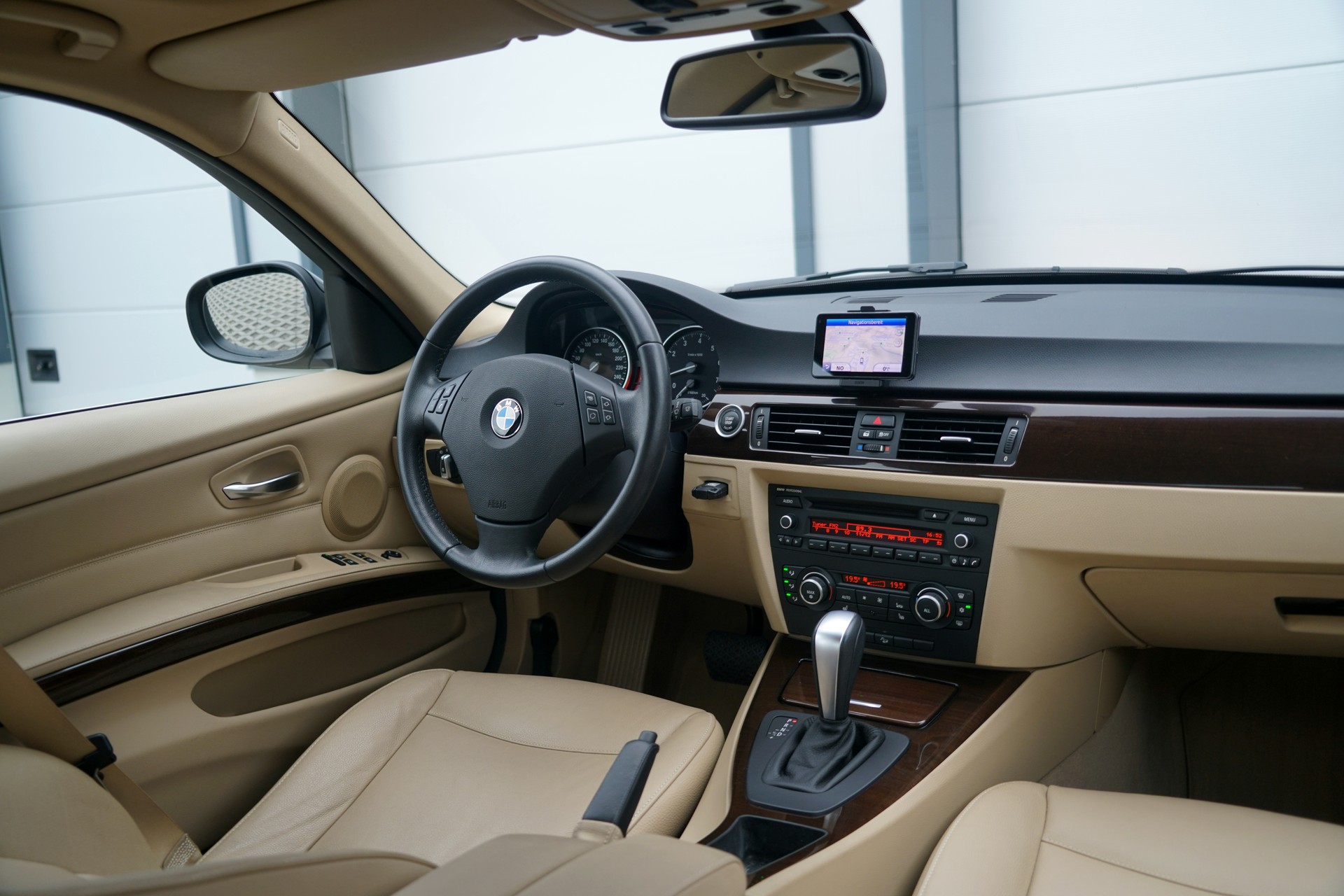 BMW 325i x-Drive Steptronic-image-13
