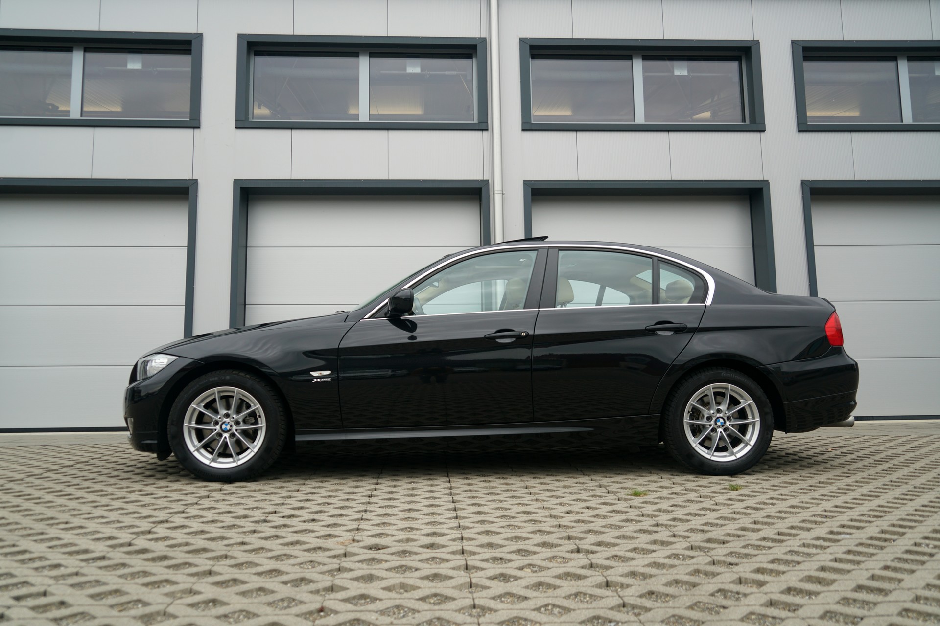 BMW 325i x-Drive Steptronic-image-8