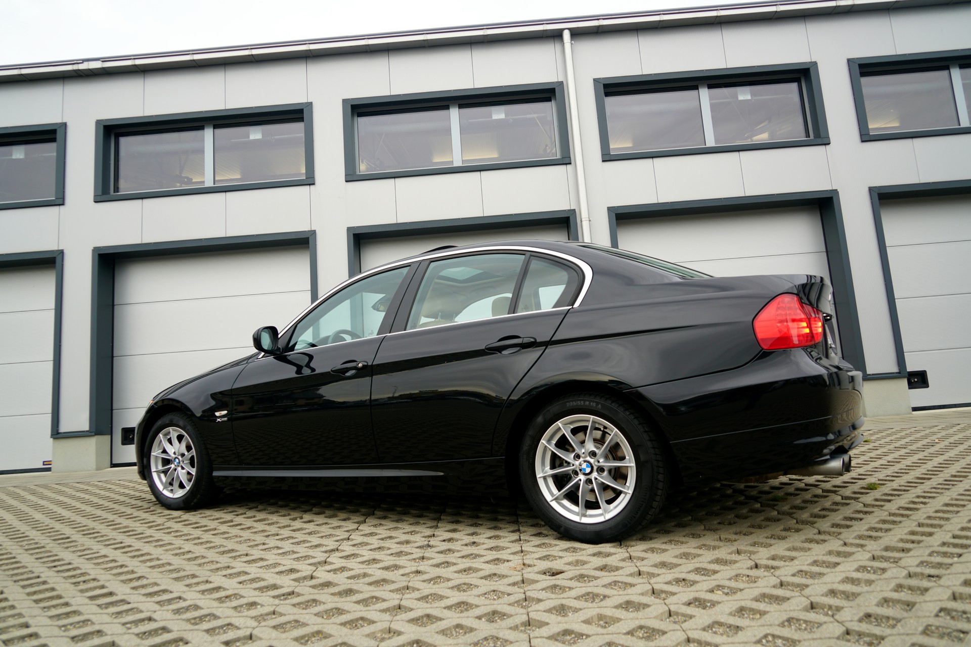 BMW 325i x-Drive Steptronic-image-2