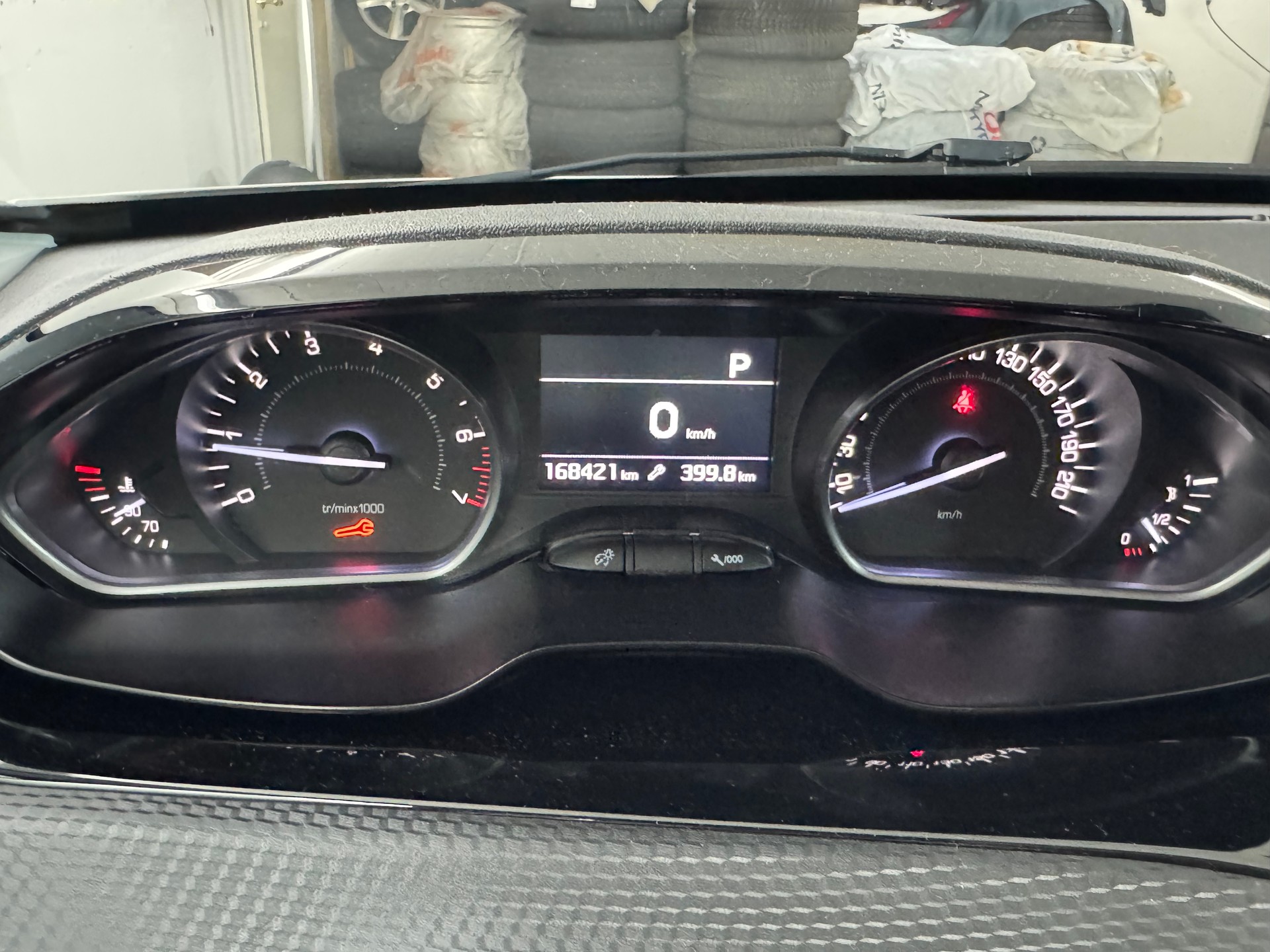 PEUGEOT 208 1.2 PureTech Allure EAT6-image-11