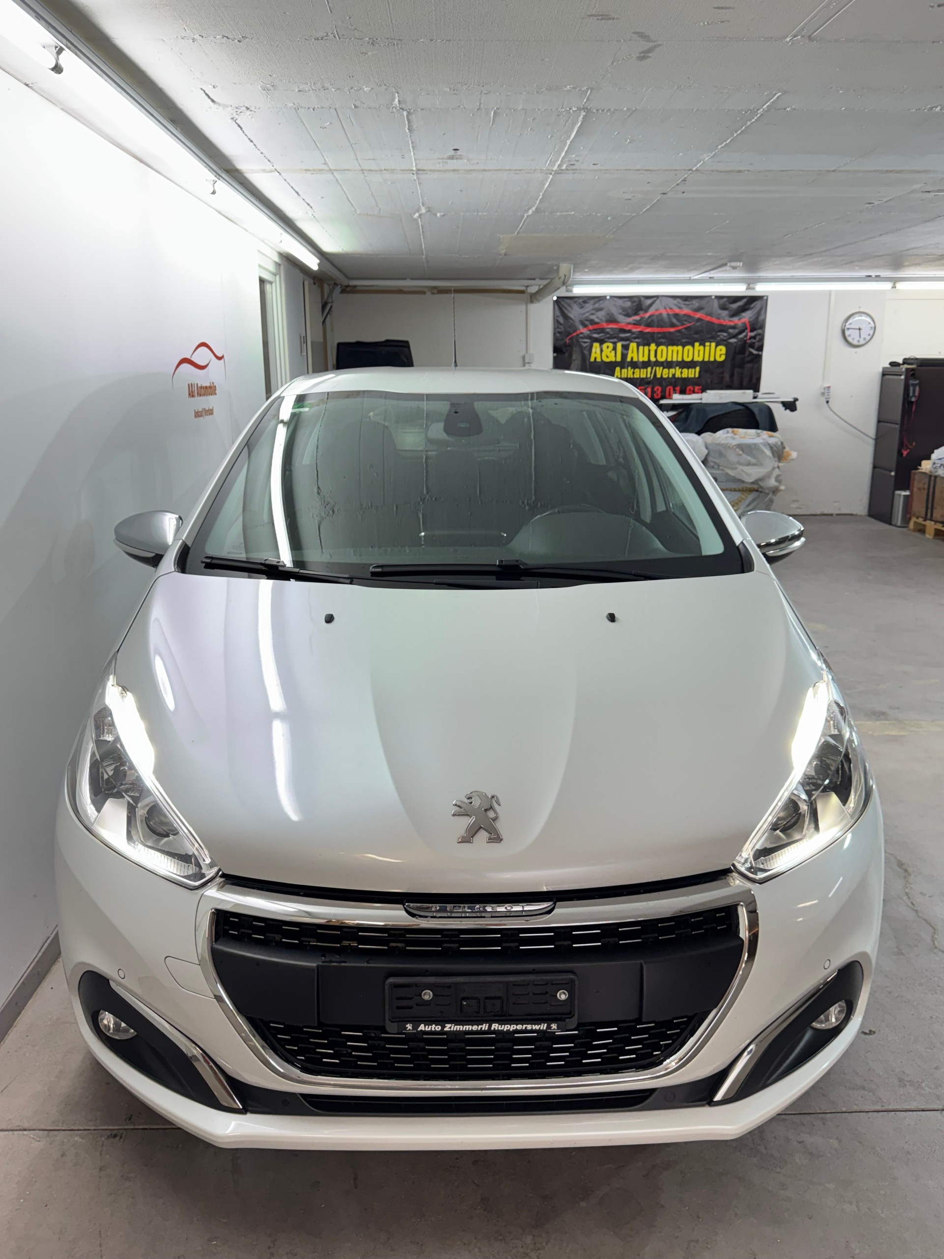 PEUGEOT 208 1.2 PureTech Allure EAT6-image-4