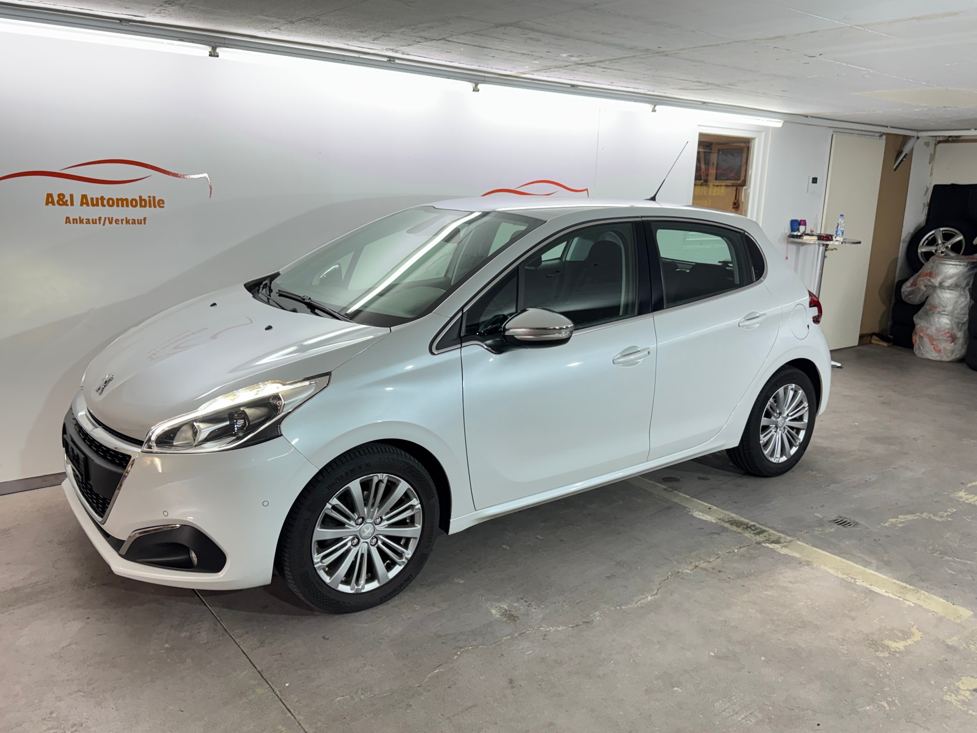 PEUGEOT 208 1.2 PureTech Allure EAT6-image-0