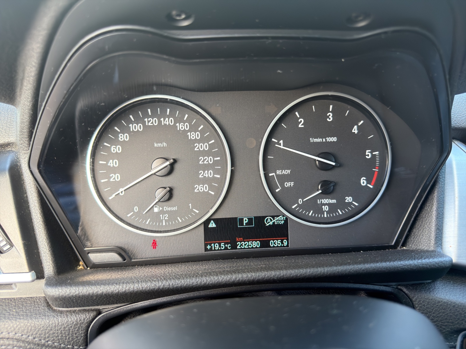 BMW 218d xDrive Active Tourer-image-9
