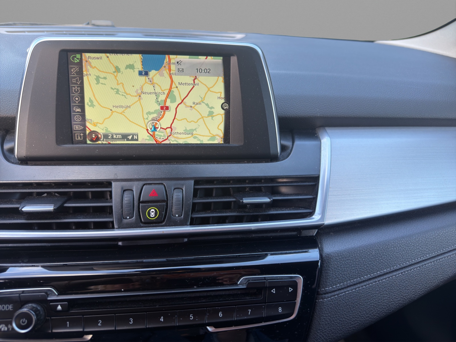 BMW 218d xDrive Active Tourer-image-8