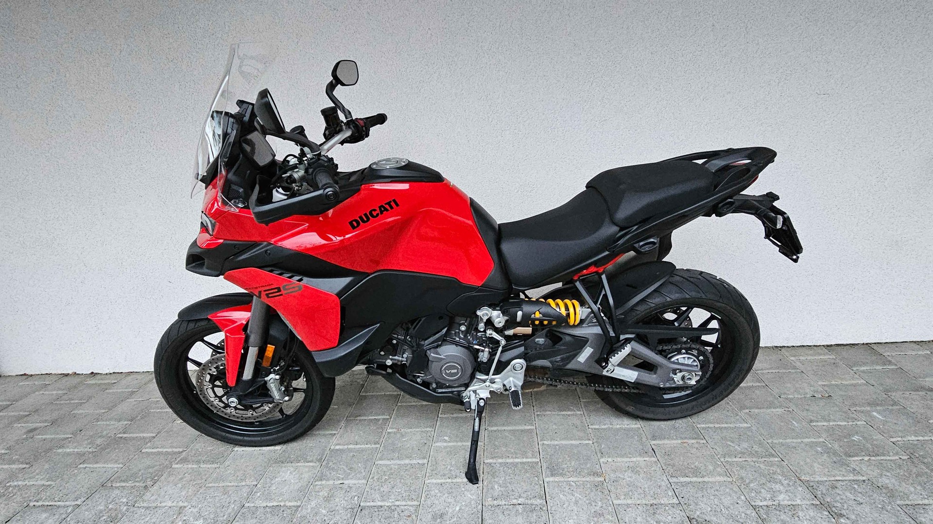 DUCATI S-showroom-element-1