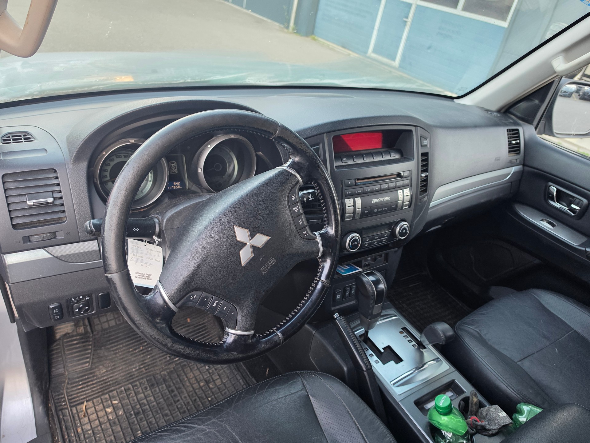 MITSUBISHI Pajero 3.2 DI-D Instyle Automatic-image-9