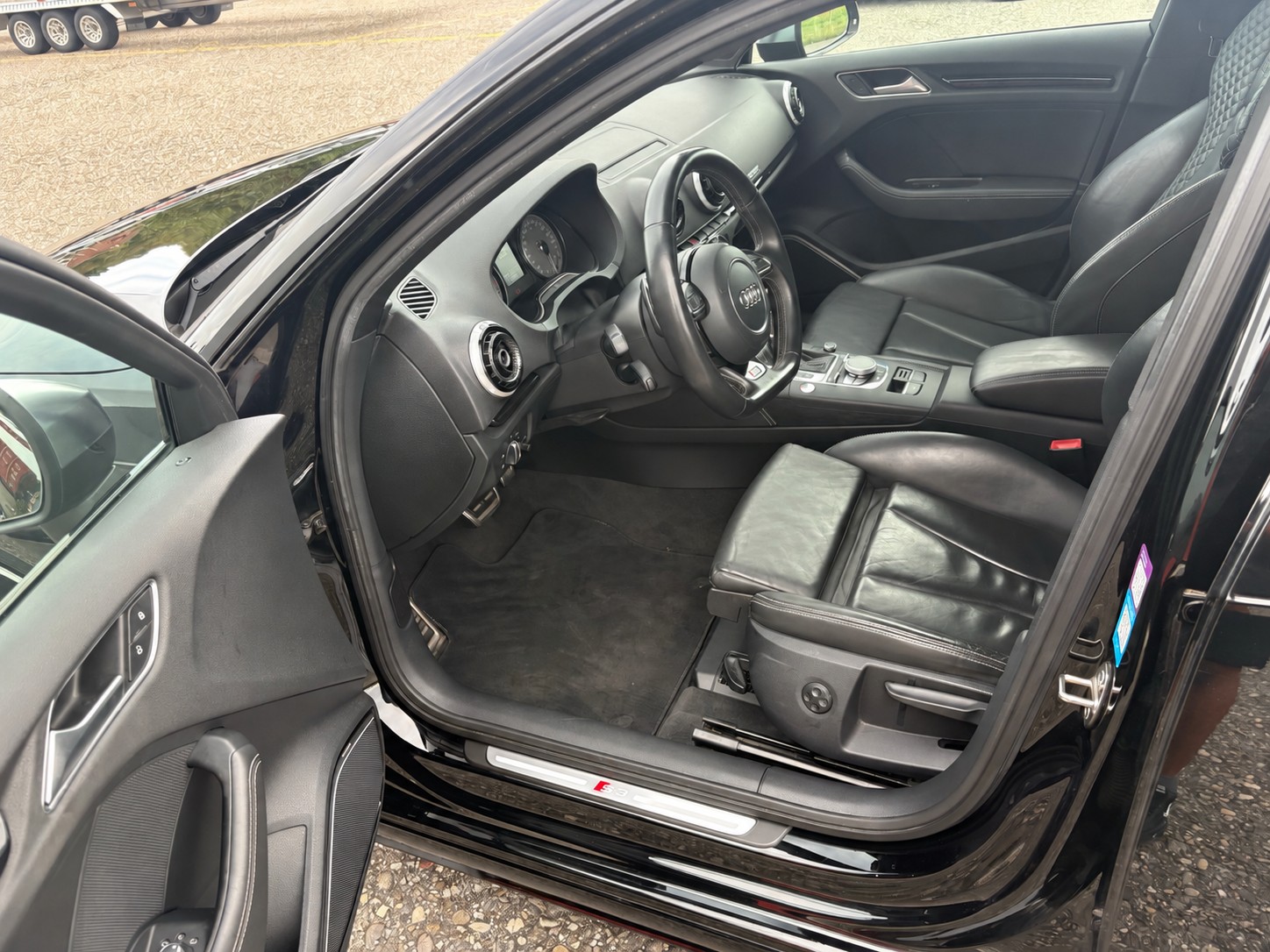 AUDI 2.0 T FSI quattro S-Tronic-image-4