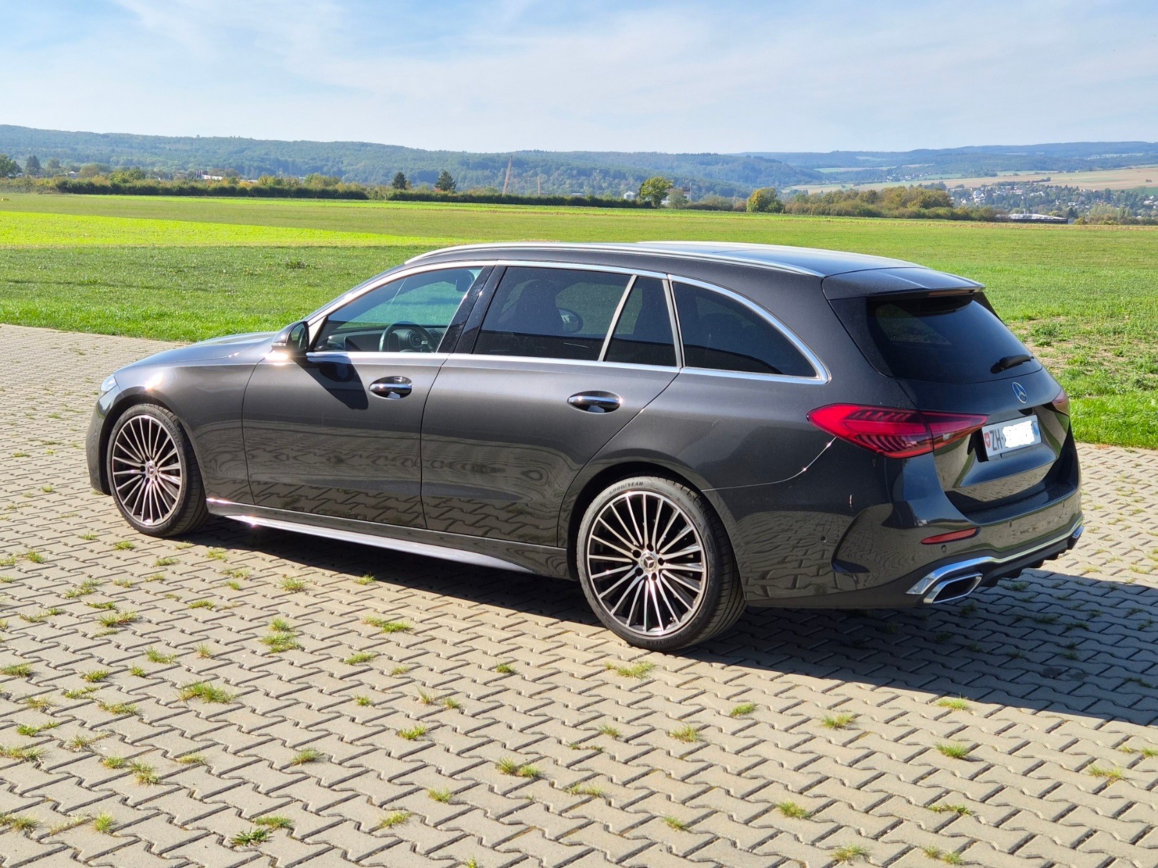 MERCEDES-BENZ C 220 d T AMG Line-image-1